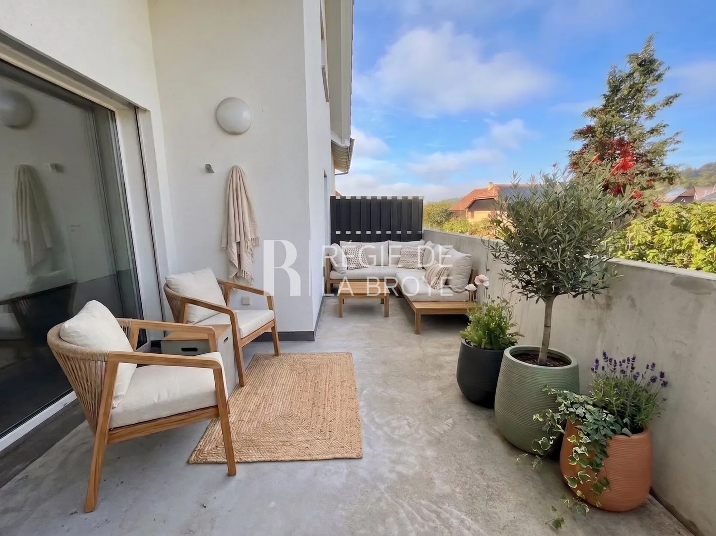 4,5-Zimmer-Wohnung mit großem Balkon in Chabrey - Foto 1 von 9