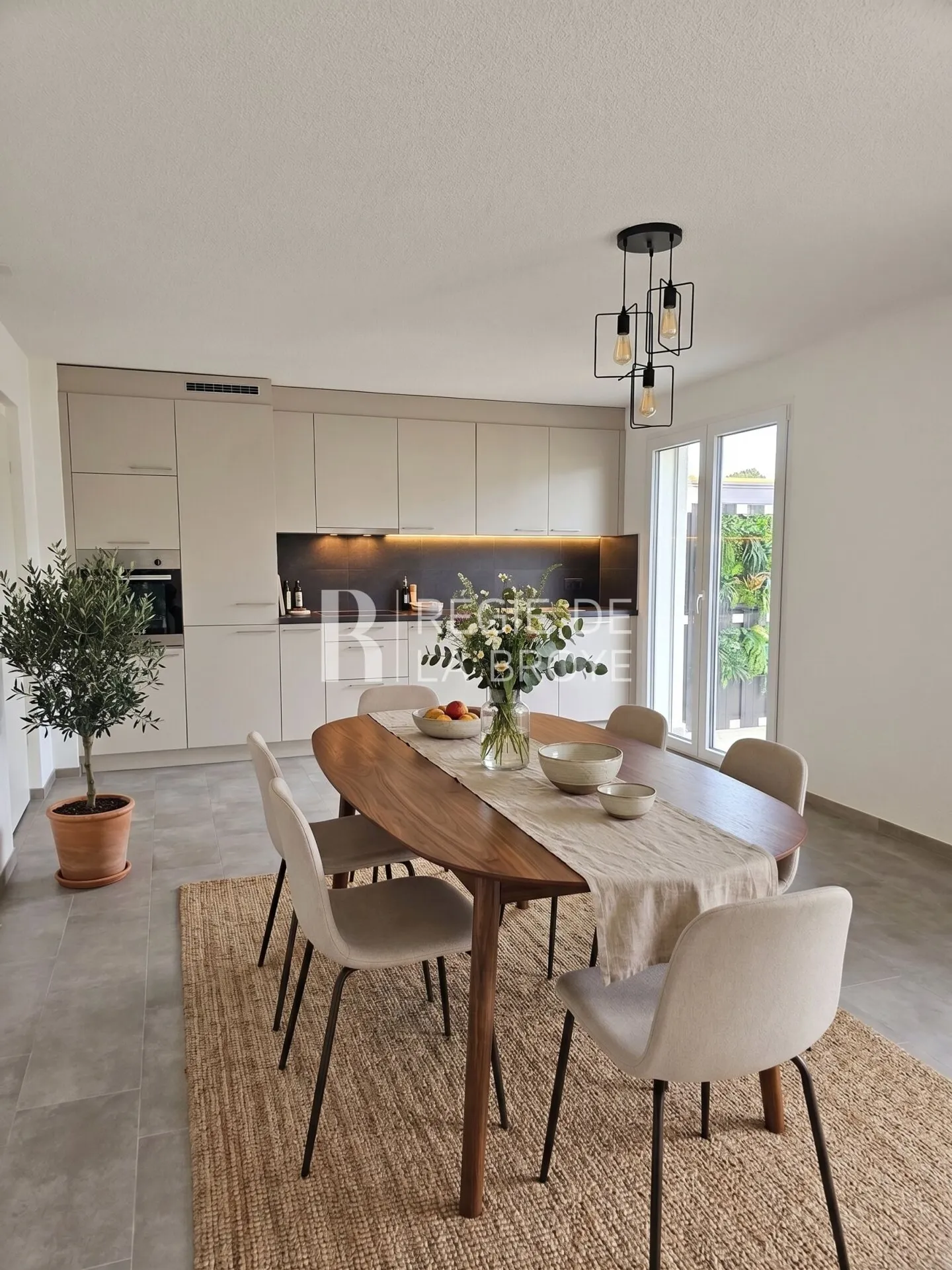 4,5-Zimmer-Wohnung mit großem Balkon in Chabrey - Foto 2 von 9