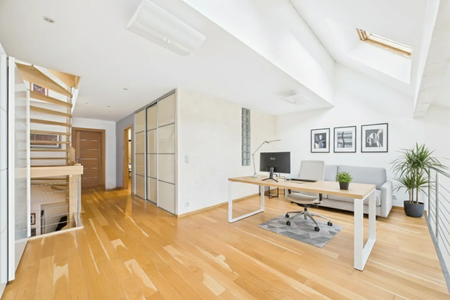 Volume e prossimità nel centro del villaggio - Foto 7 di 8