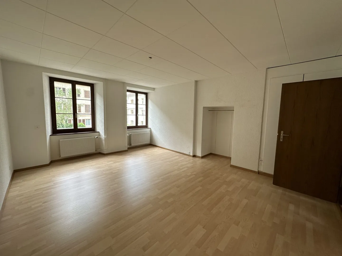 St-Imier, building with 5 apartments and 4 garages - Photo 5 of 11