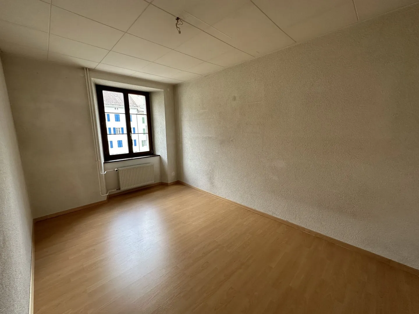 St-Imier, building with 5 apartments and 4 garages - Photo 6 of 11