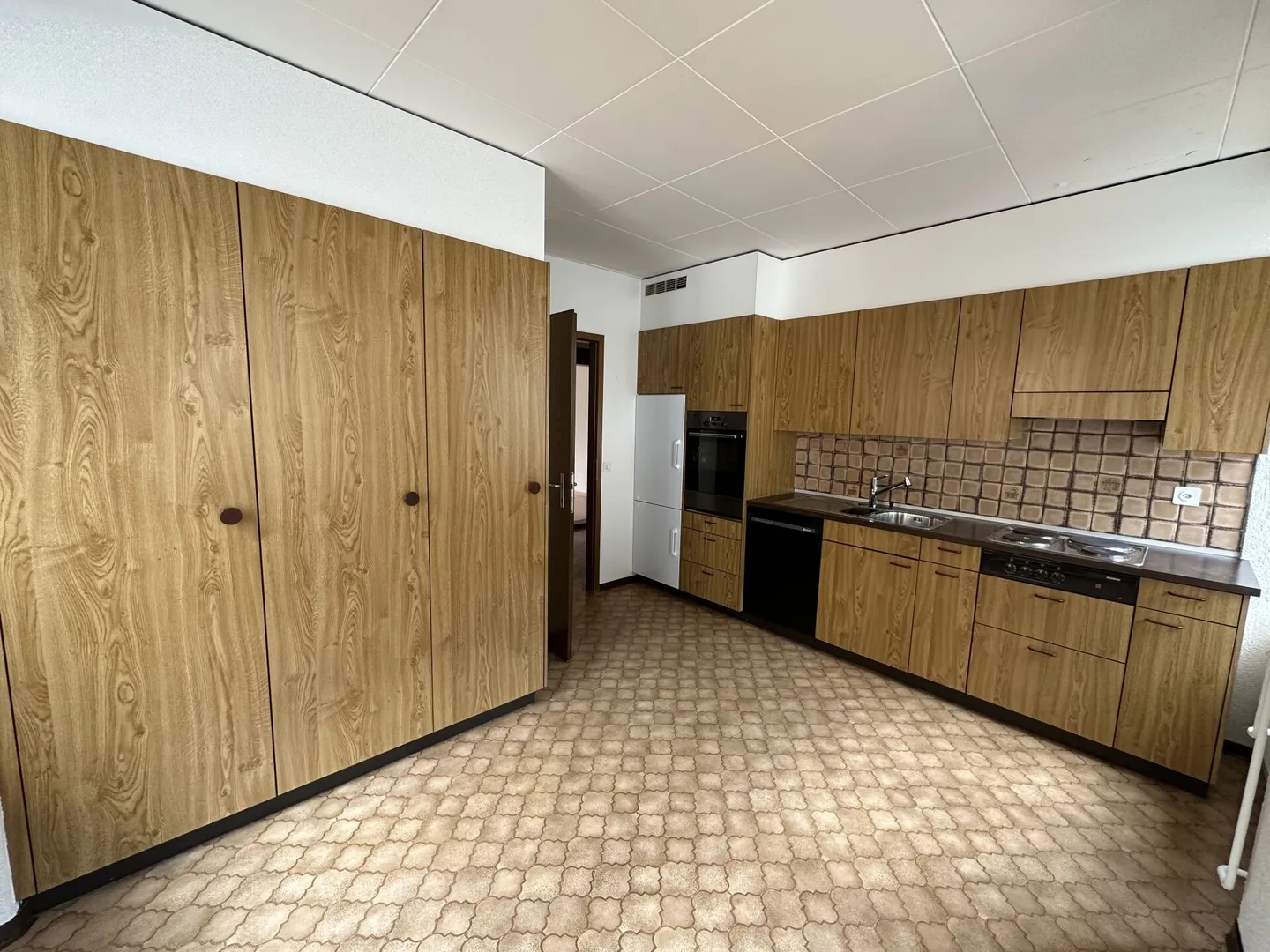 St-Imier, building with 5 apartments and 4 garages - Photo 7 of 11