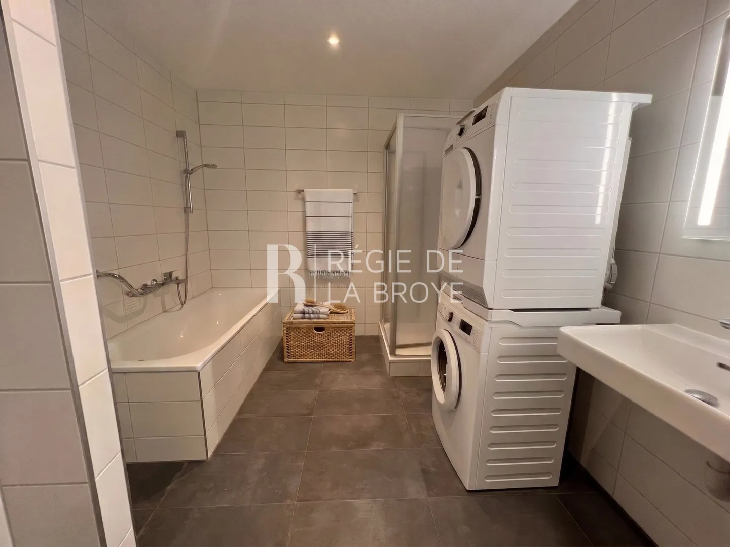 4,5-Zimmer-Wohnung mit großem Balkon in Chabrey - Foto 8 von 9