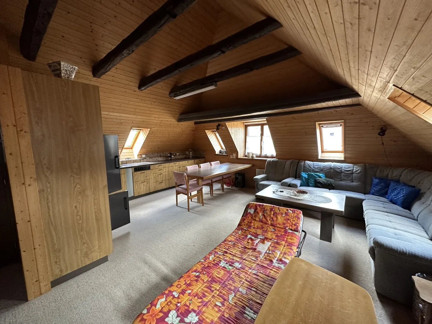 St-Imier, building with 5 apartments and 4 garages - Photo 10 of 11