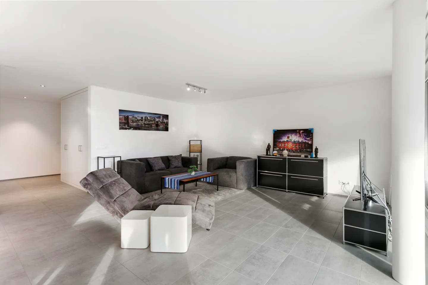 Moderno, luminoso e pronto per essere abitato - Foto 2 di 7