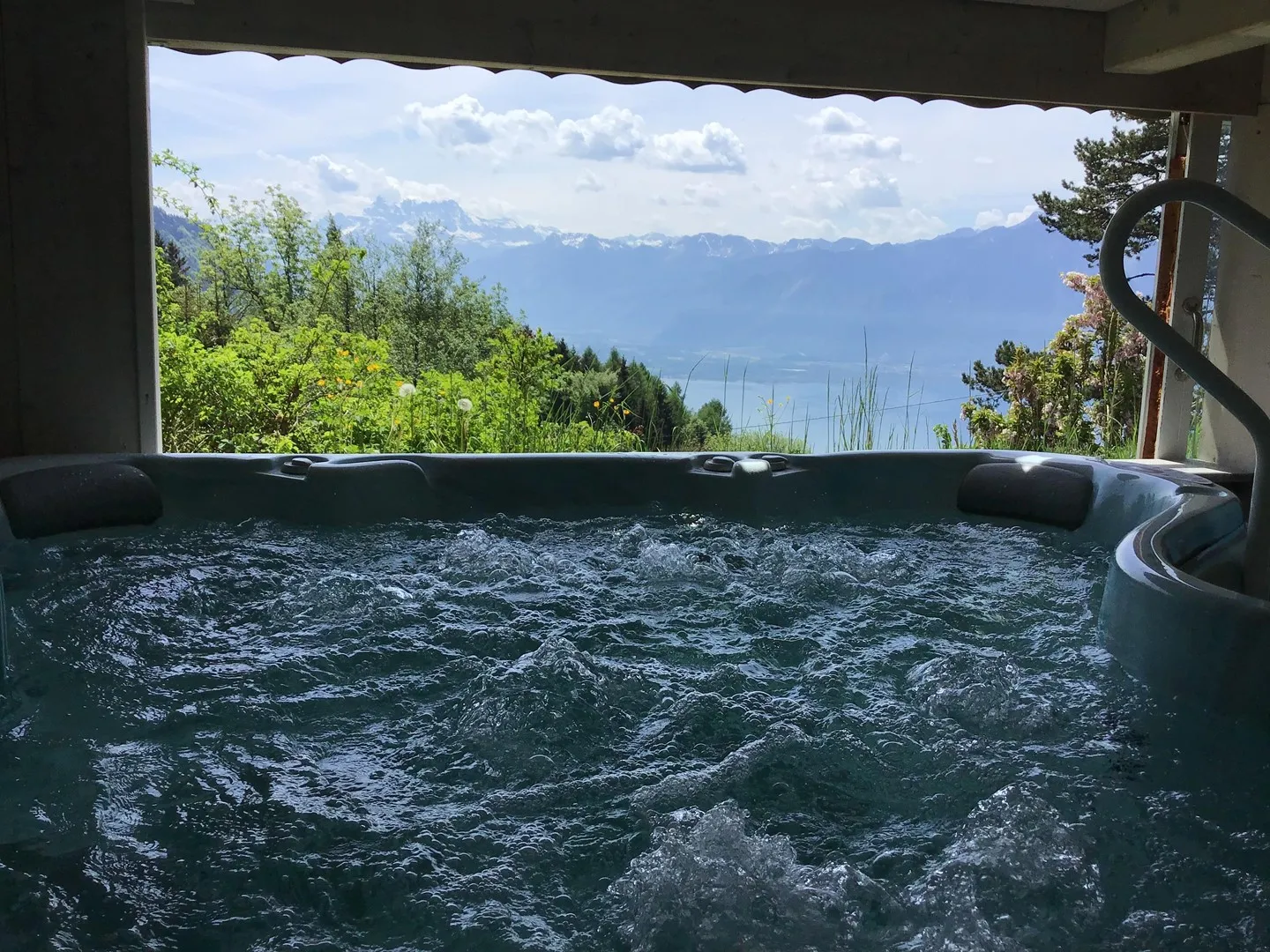 Ondallaz, bellissimo chalet di 4,5 stanze con jacuzzi - Foto 3 di 11