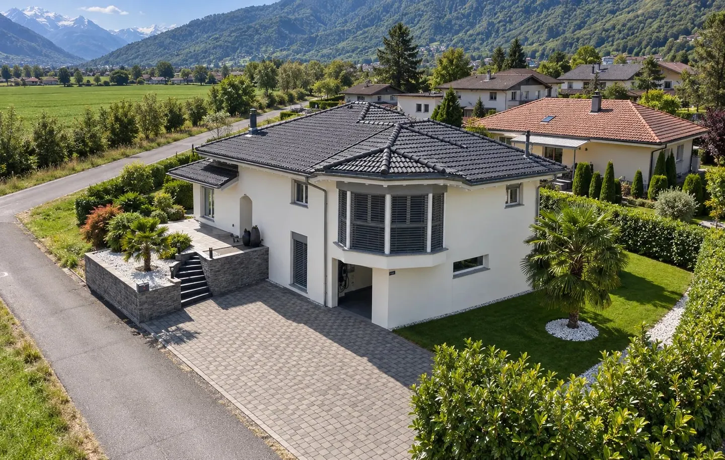 Renovierte Einzelvilla in Collombey-Muraz; Terrasse von über 100 m² und großer Garten - Foto 2 von 34