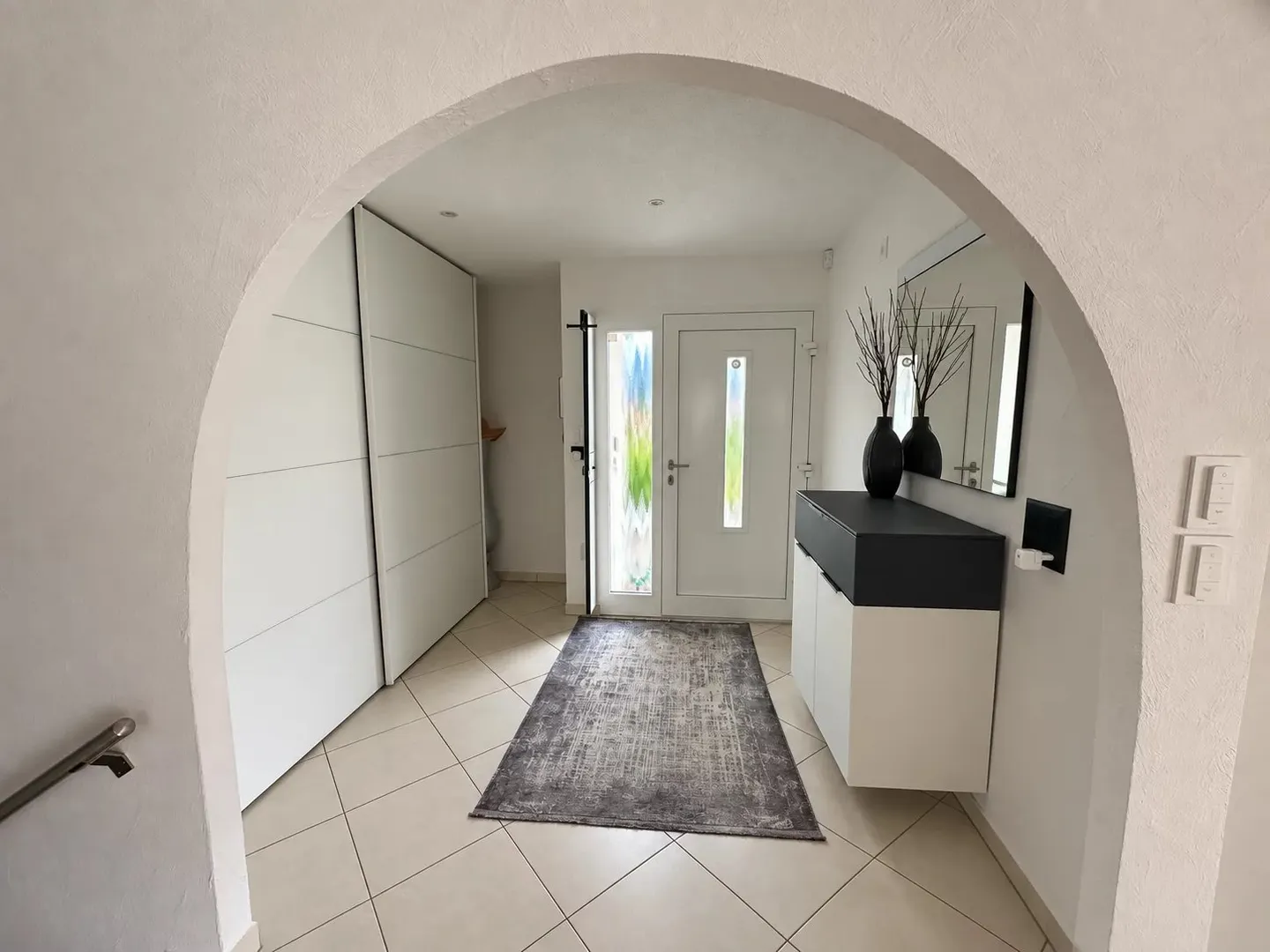 Renovierte Einzelvilla in Collombey-Muraz; Terrasse von über 100 m² und großer Garten - Foto 11 von 34