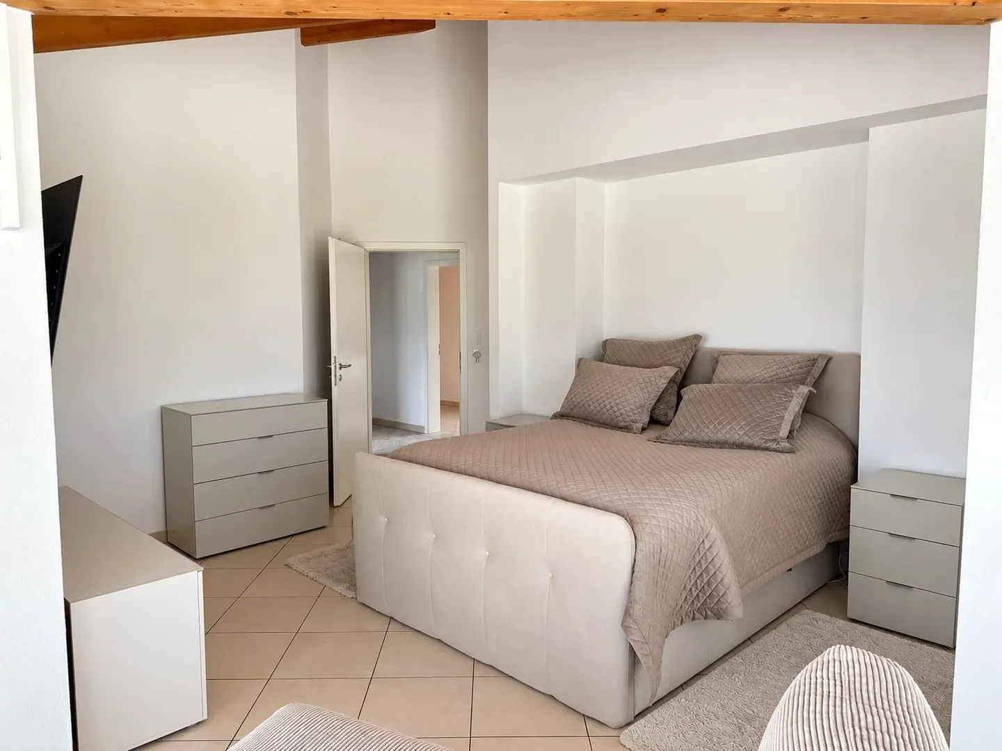 Renovierte Einzelvilla in Collombey-Muraz; Terrasse von über 100 m² und großer Garten - Foto 13 von 34