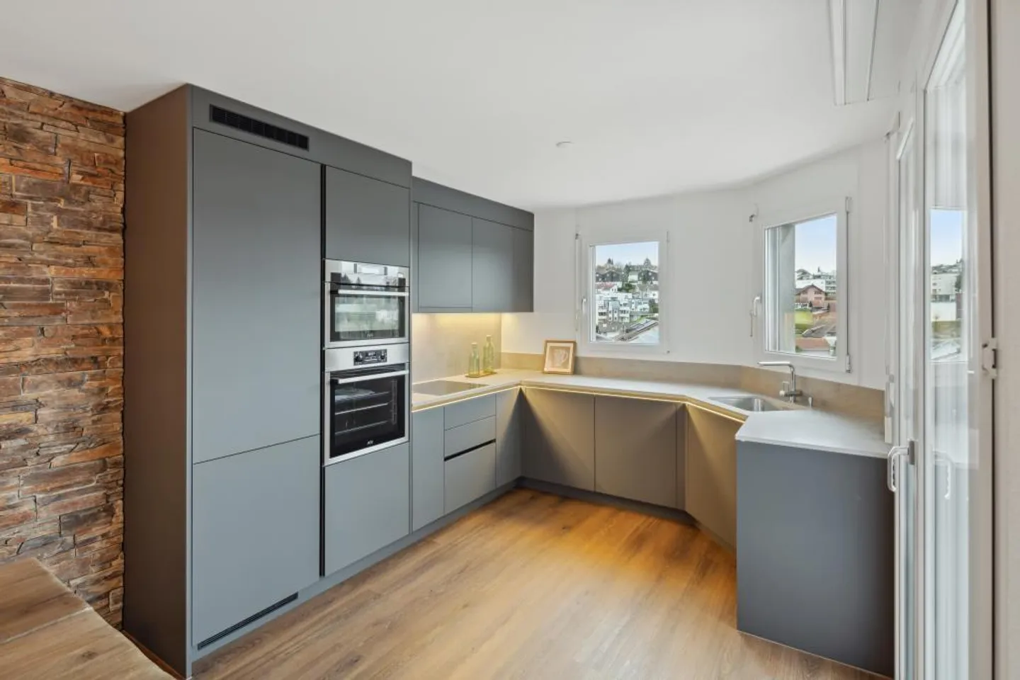 Appartamento attico di 4,5 stanze con grande terrazza e balcone - Foto 1 di 7