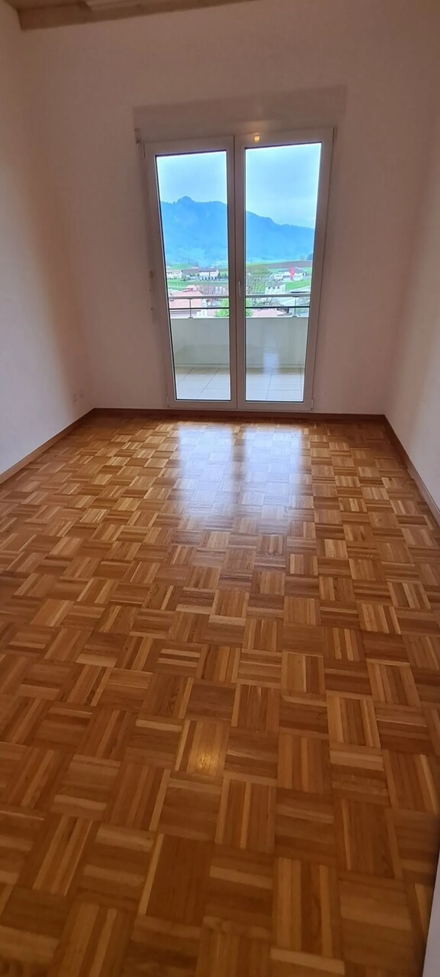 Charming 3.5 rooms with terrace in a very family-friendly neighborhood - Photo 8 of 10