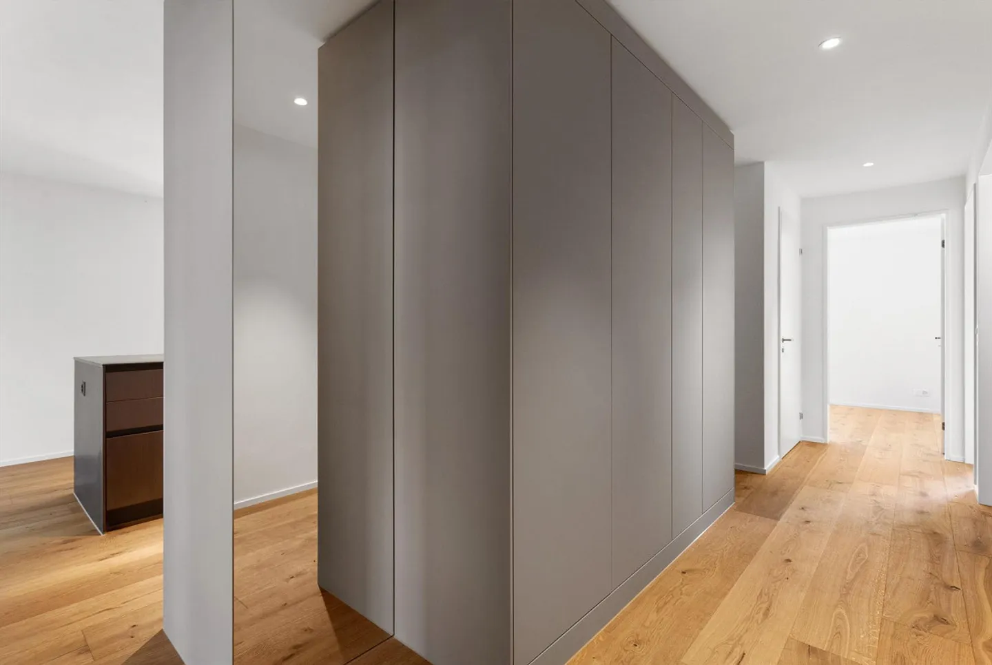 Exclusive Garden Refuge with Elegance - Photo 3 of 8