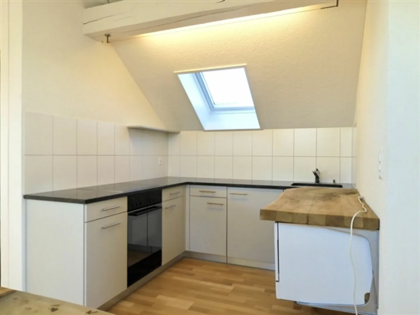 «heimelige 2.5 Zimmerwohnung im Dachgeschoss» - Foto 3 von 10