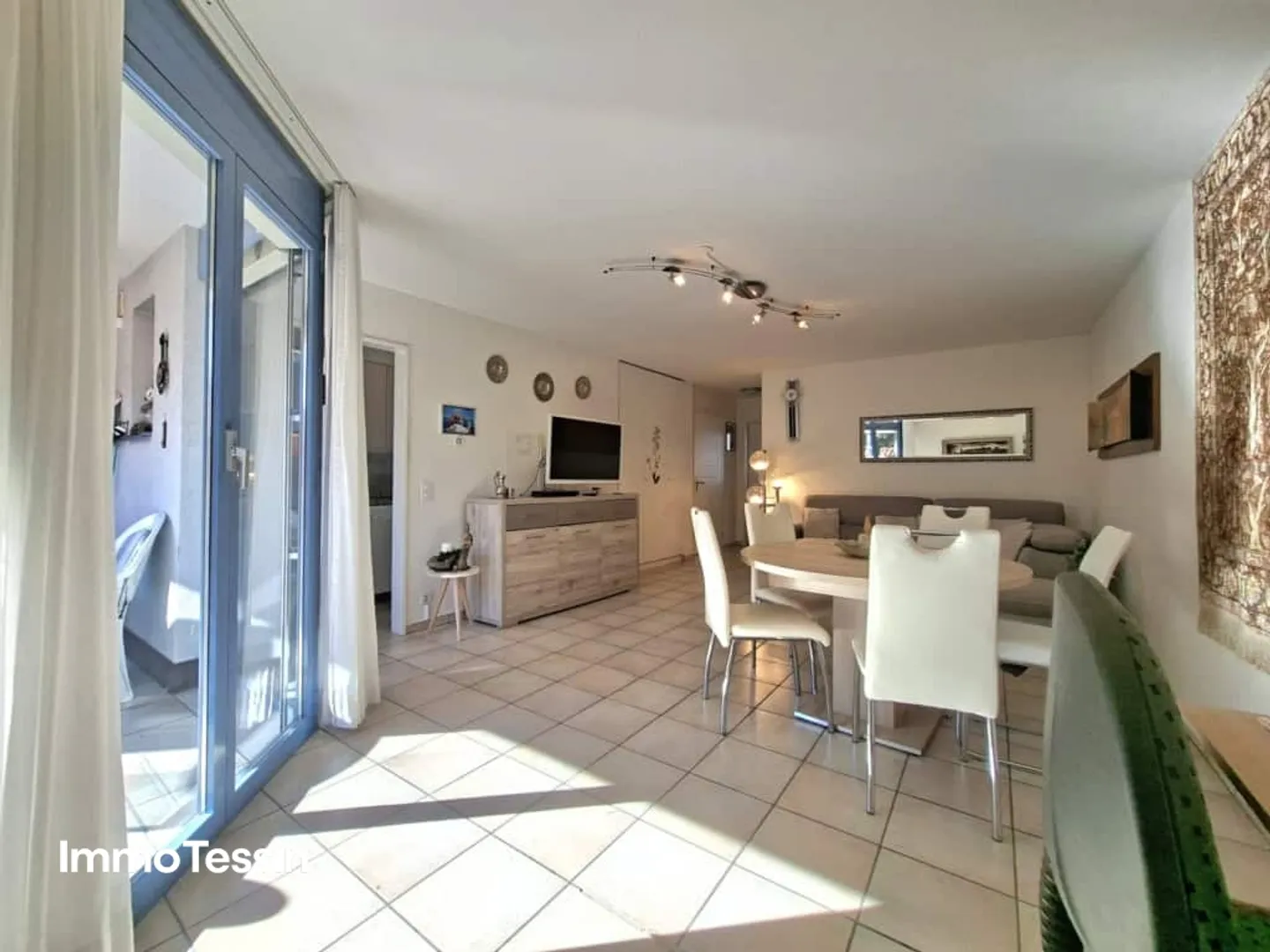 LOCARNO-MURALTO: Appartamento per vacanze perfetto vicino alla passeggiata del lago con giardino privato in una posizione ideale tra il lago e il centro città - Foto 8 di 13