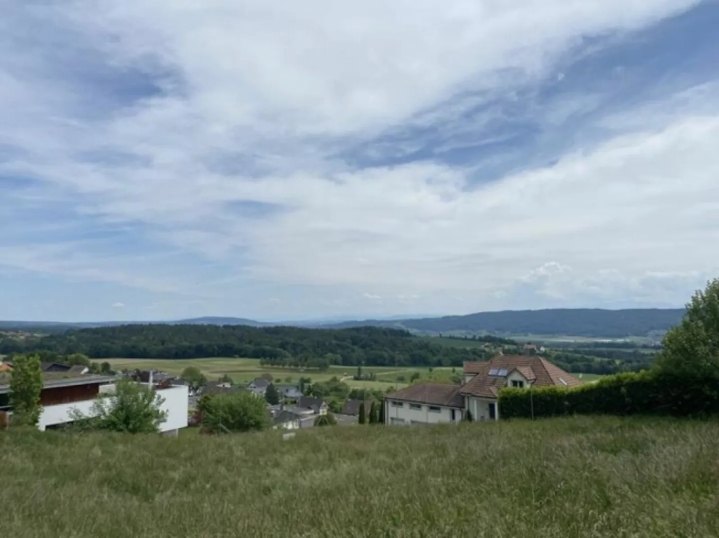 Parcela esclusiva con vista panoramica in una posizione collinare ben soleggiata - Foto 1 di 9
