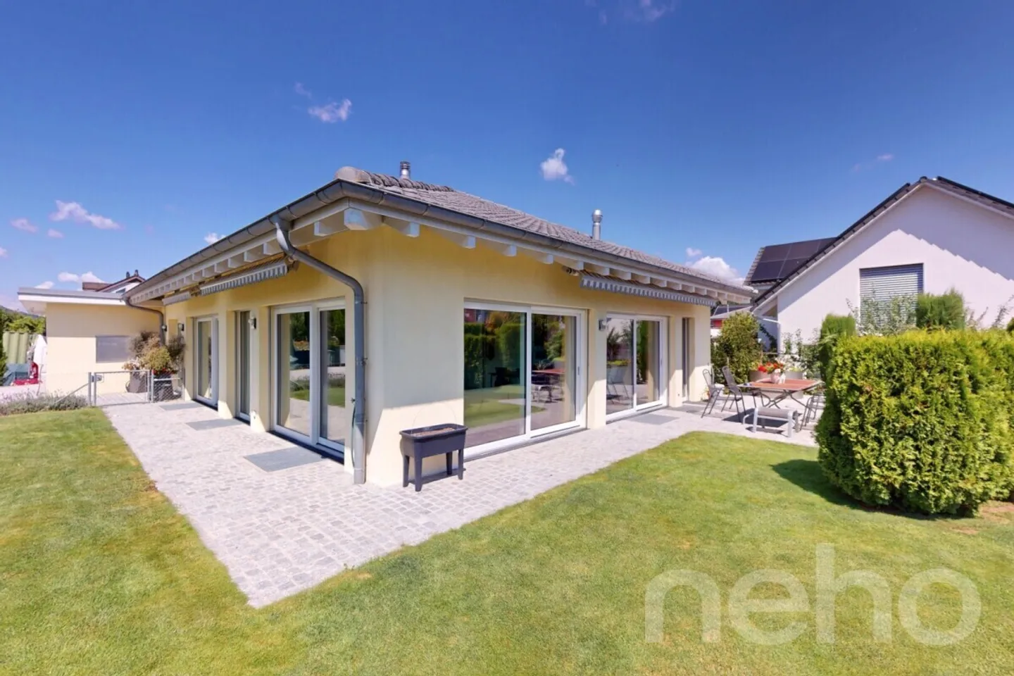 Elegant Single-Family Home with Well-Maintained Garden and Apartment - Photo 2 of 12