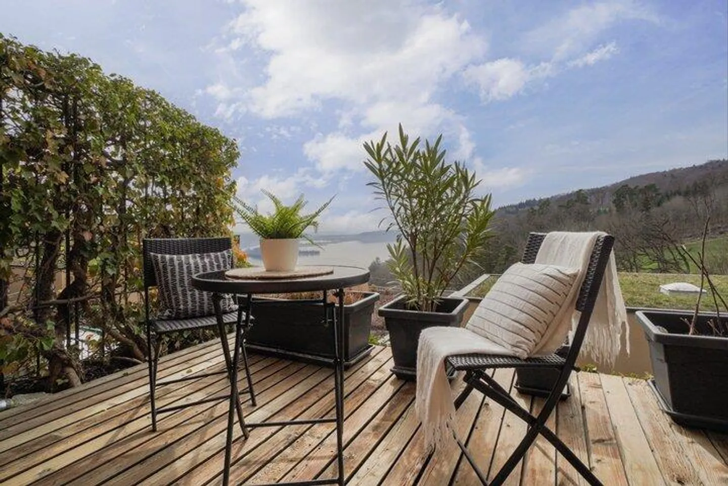 HUGE BIELERSEE VIEW APARTMENT (150 m²) - Photo 8 of 8