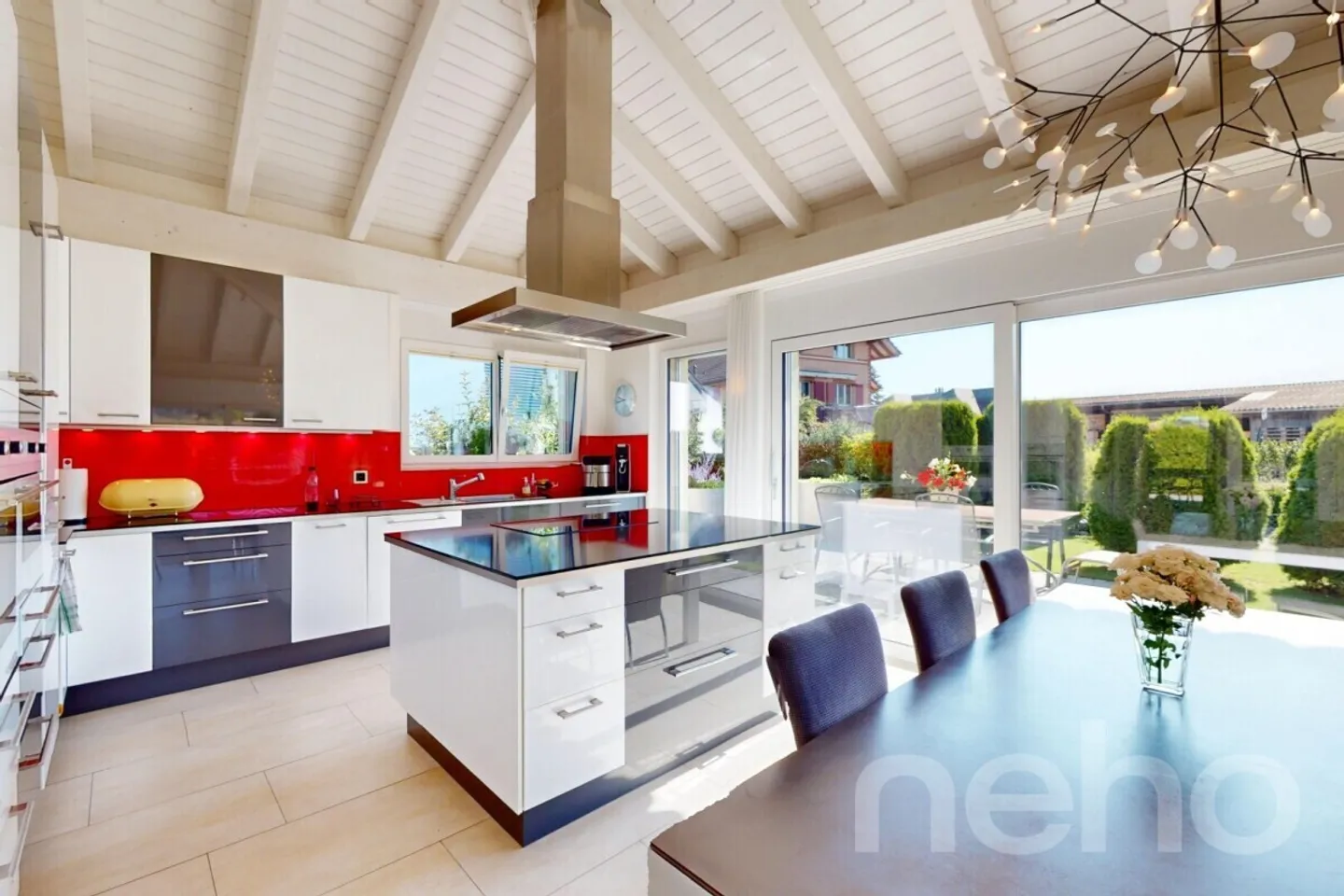 Elegant Single-Family Home with Well-Maintained Garden and Apartment - Photo 5 of 12