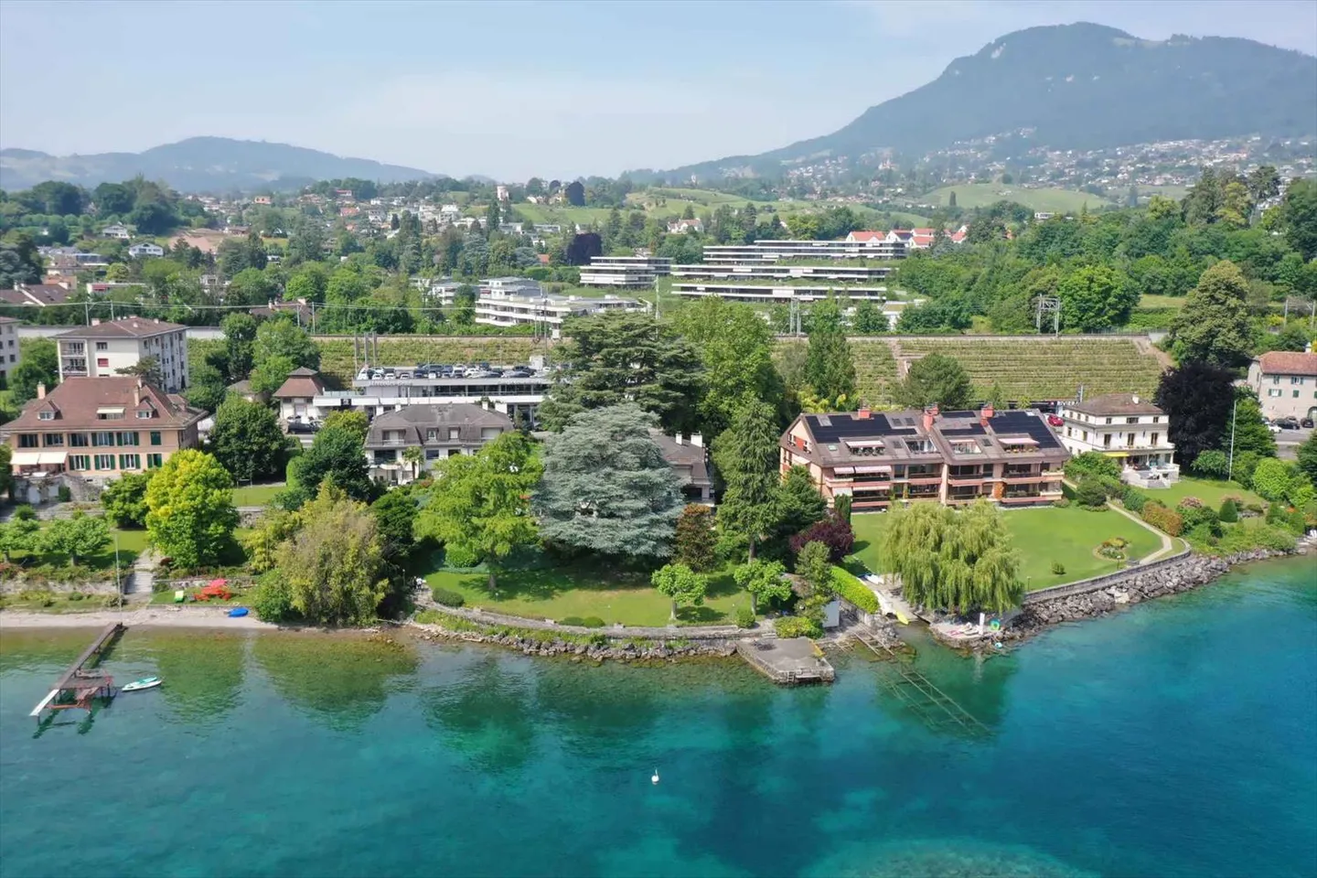 Raro! Appartamento direttamente sull'acqua con molo - Foto 1 di 13