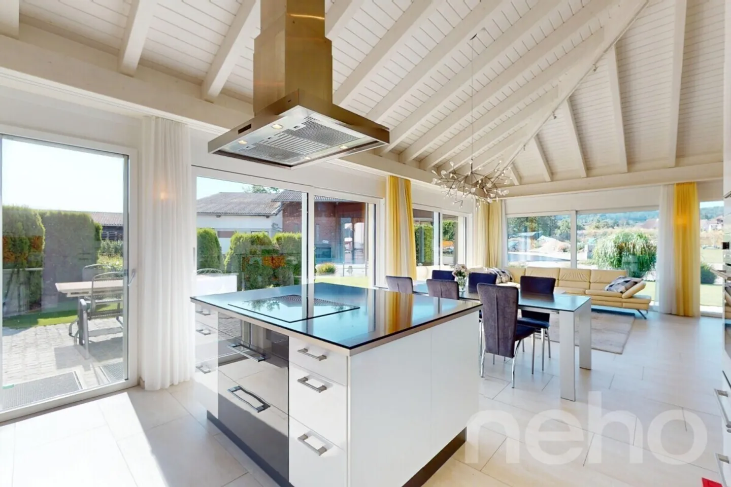 Elegant Single-Family Home with Well-Maintained Garden and Apartment - Photo 8 of 12