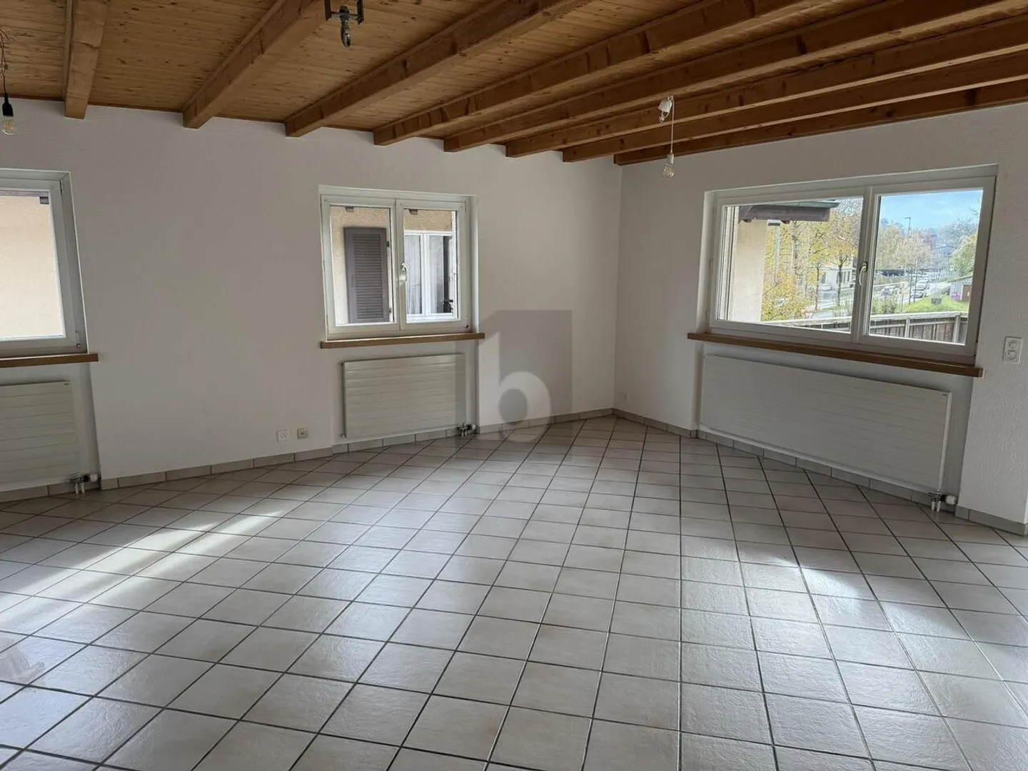 GROSSE TERRASSE, SCHWEDENOFEN UND VIEL PLATZ! - Foto 1 von 6