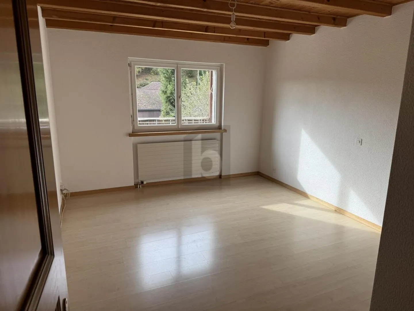 GROSSE TERRASSE, SCHWEDENOFEN UND VIEL PLATZ! - Foto 3 von 6