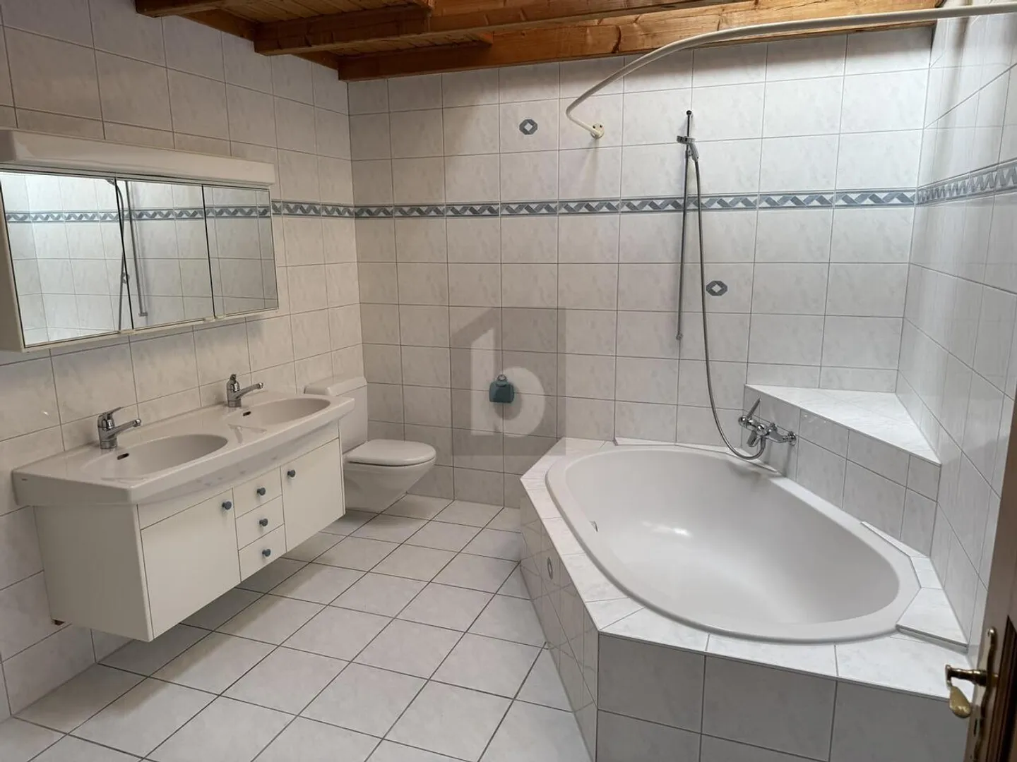 GROSSE TERRASSE, SCHWEDENOFEN UND VIEL PLATZ! - Foto 4 von 6