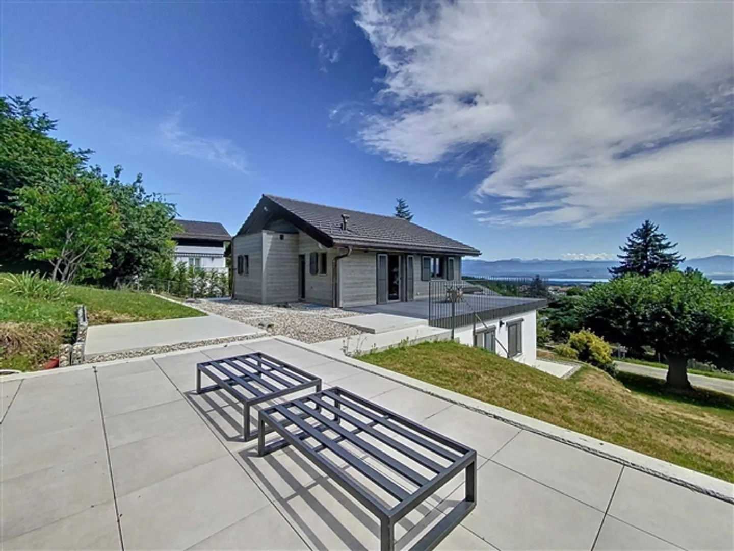 Magnifique nouvelle villa moderne avec vue panoramique sur le lac et les Alpes - Photo 2 sur 11