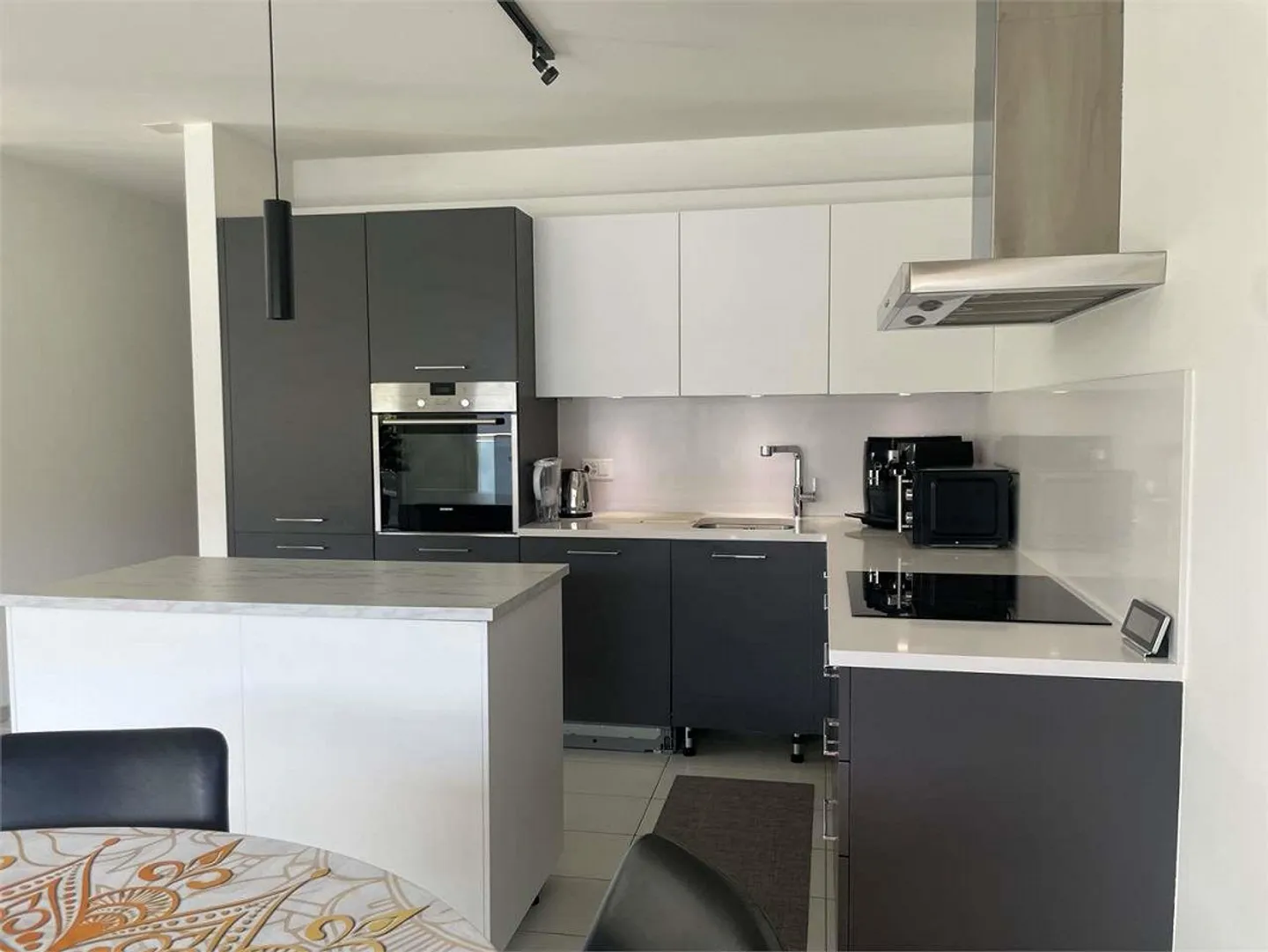 Résidence moderne de prestige avec grande terrasse et double services dans Ver - Photo 3 sur 9