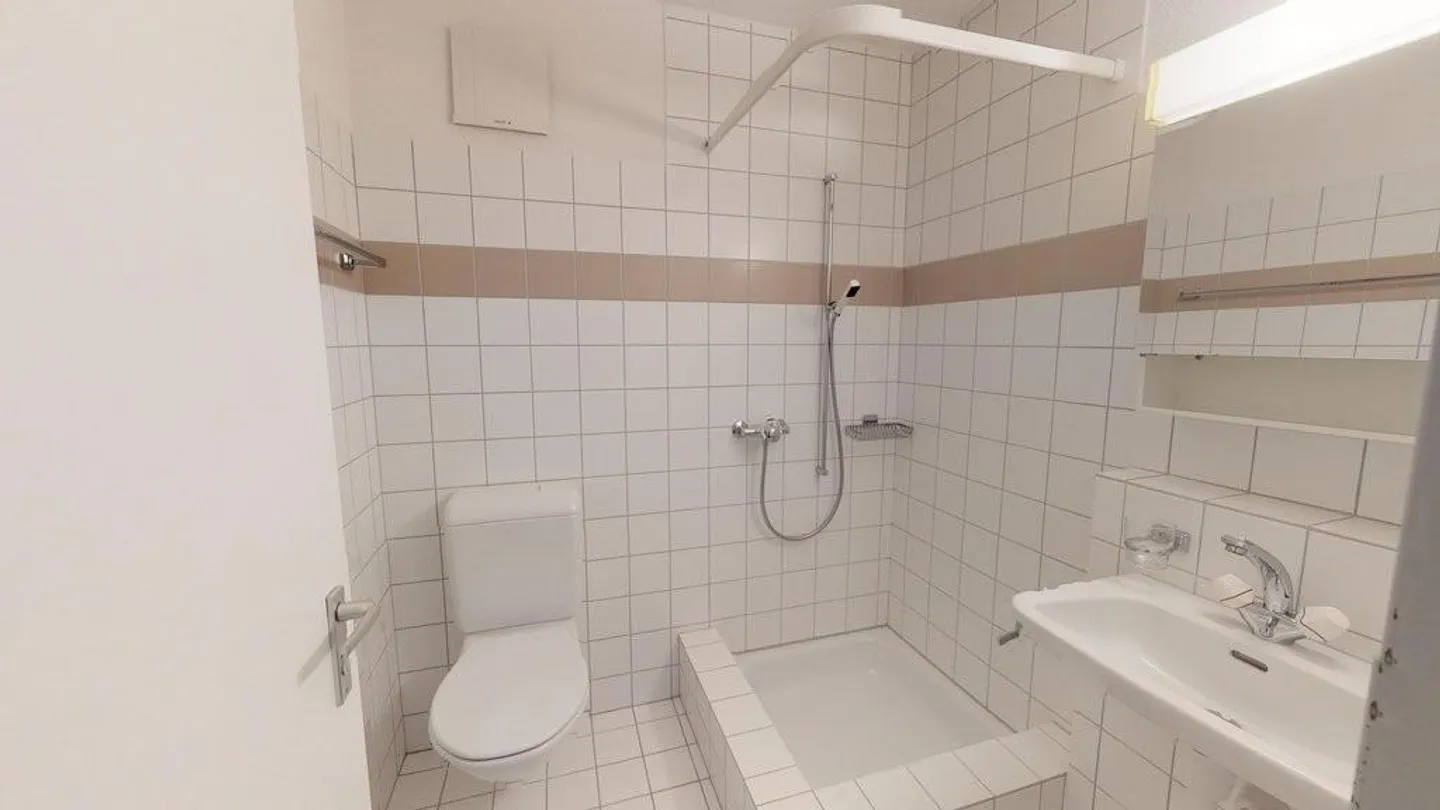 Central and yet quiet - Photo 5 of 12