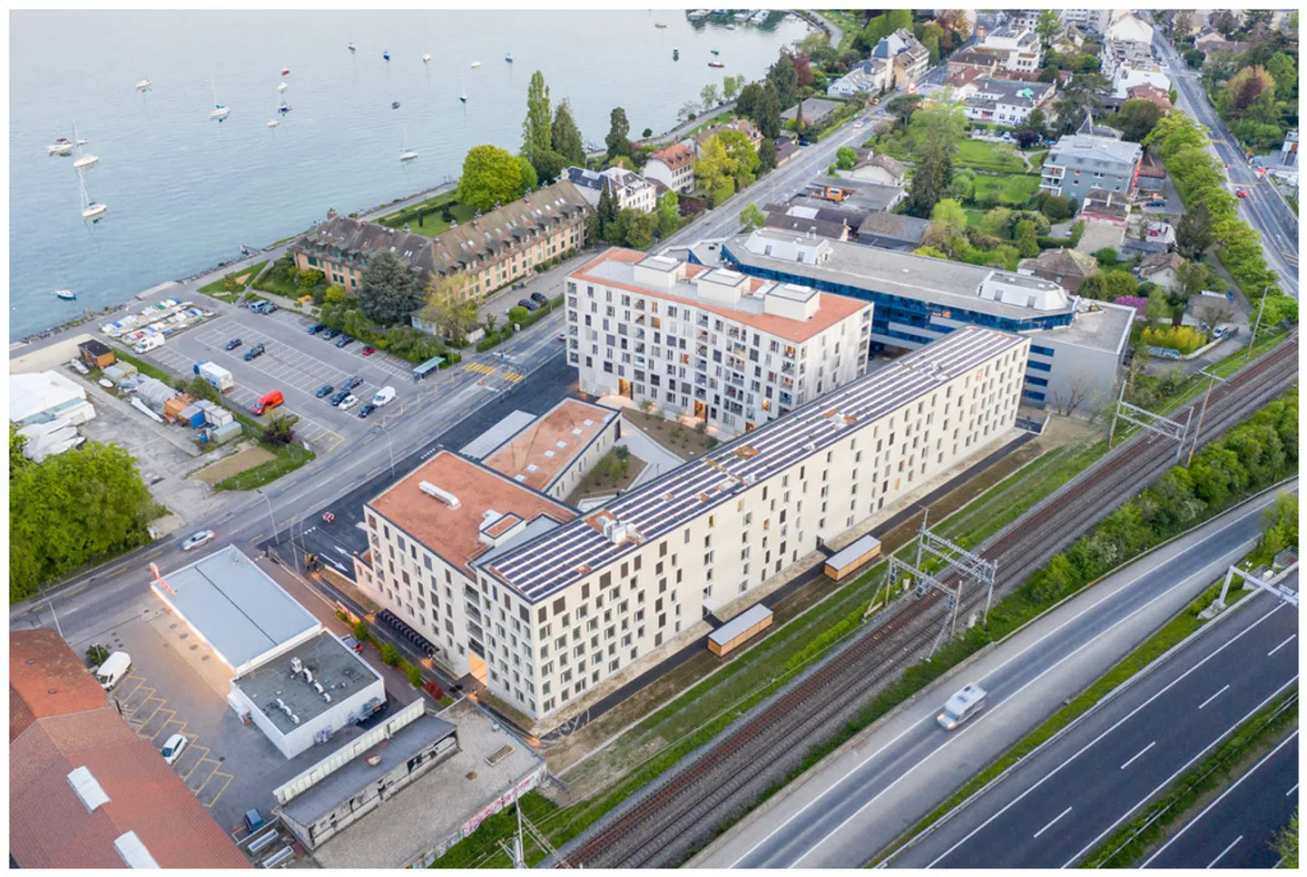 Magnificent commercial space very bright, close to the lake in Morges - Photo 1 of 11