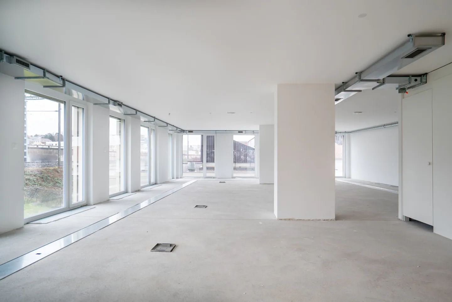 Magnificent commercial space very bright, close to the lake in Morges - Photo 2 of 11