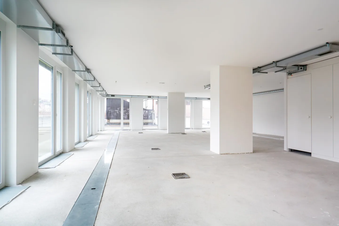 Magnificent commercial space very bright, close to the lake in Morges - Photo 3 of 11