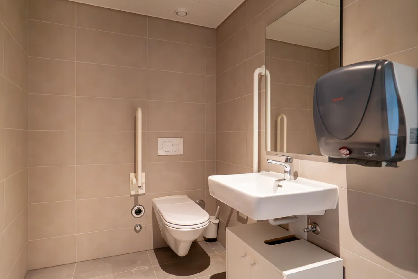 Magnificent commercial space very bright, close to the lake in Morges - Photo 9 of 11