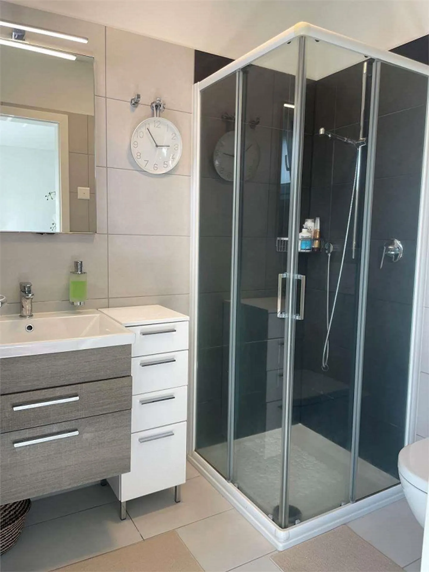 Résidence moderne de prestige avec grande terrasse et double services dans Ver - Photo 8 sur 9