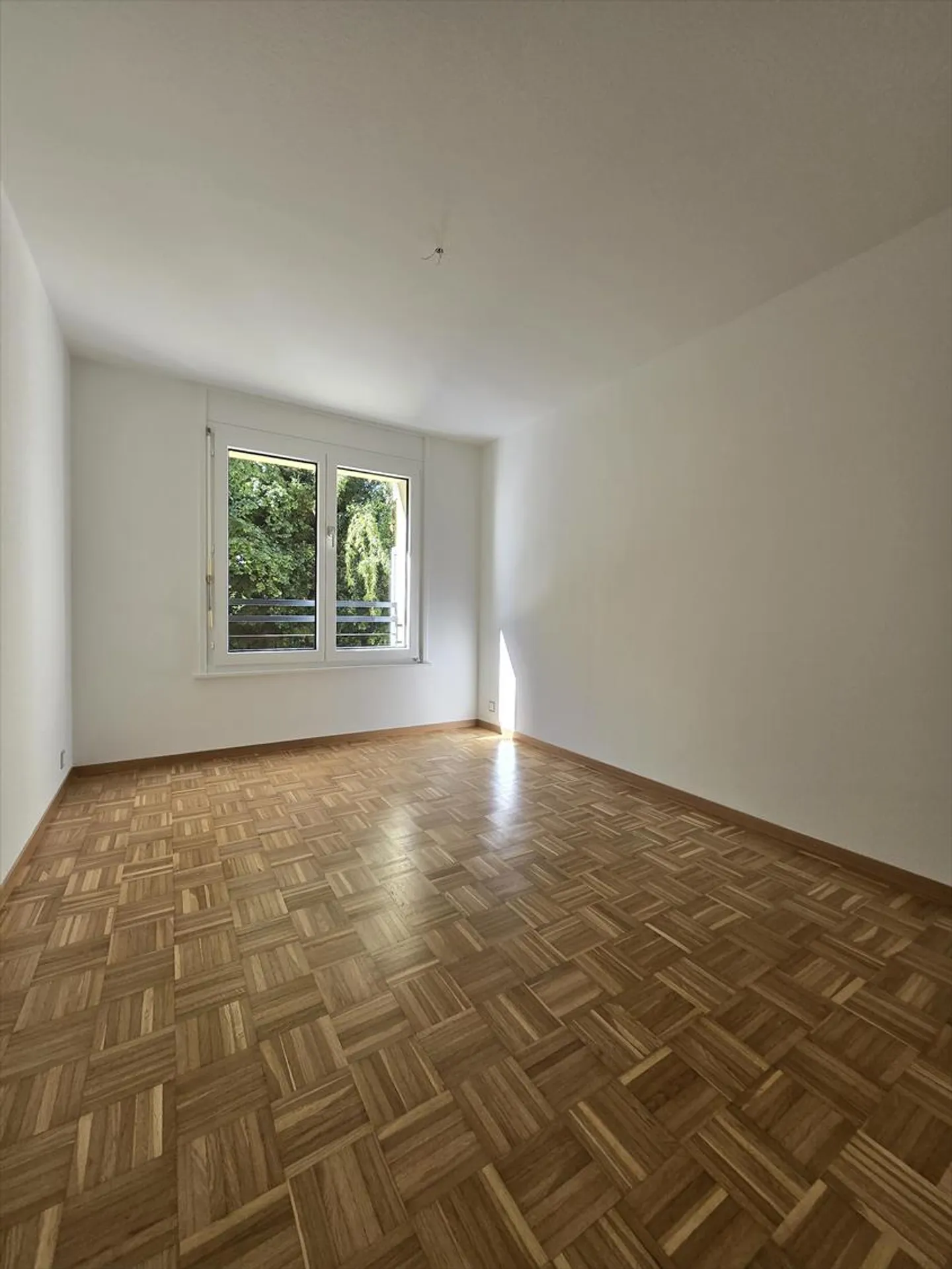 Apartment with 3.5 rooms on the 2nd floor - Photo 4 of 5