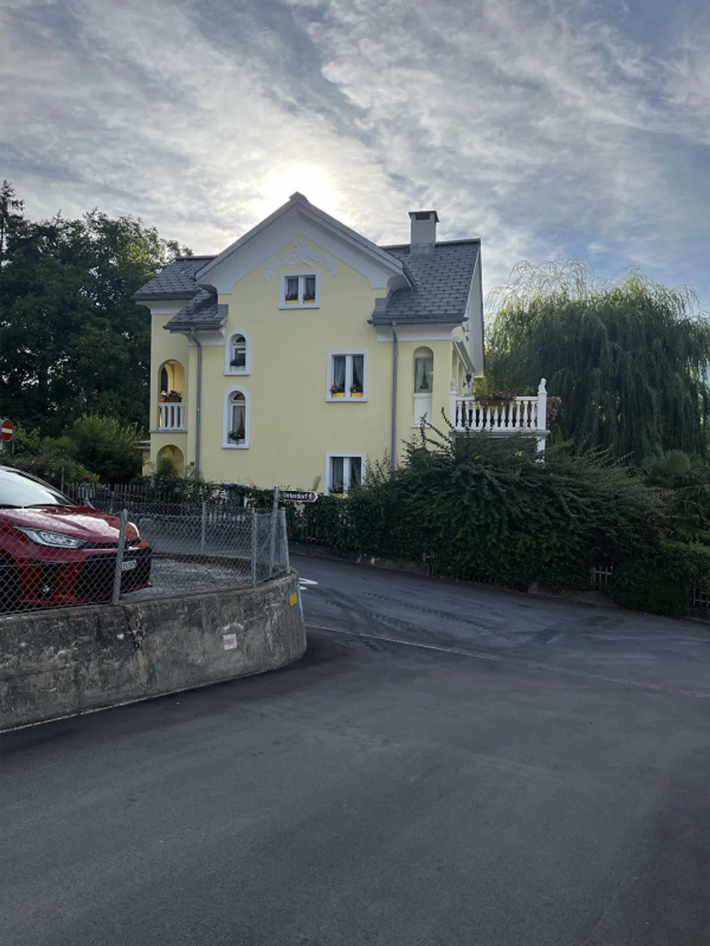 Ampio appartamento familiare con giardino in posizione soleggiata nel villaggio - Foto 3 di 4