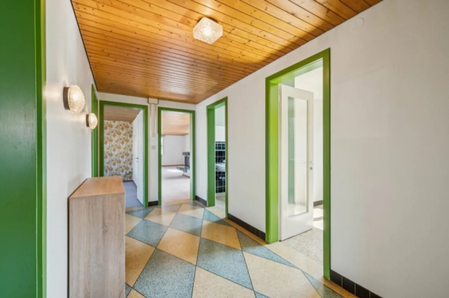 Versatile multi-family house with four residential units and numerous possibilities - Photo 9 of 13