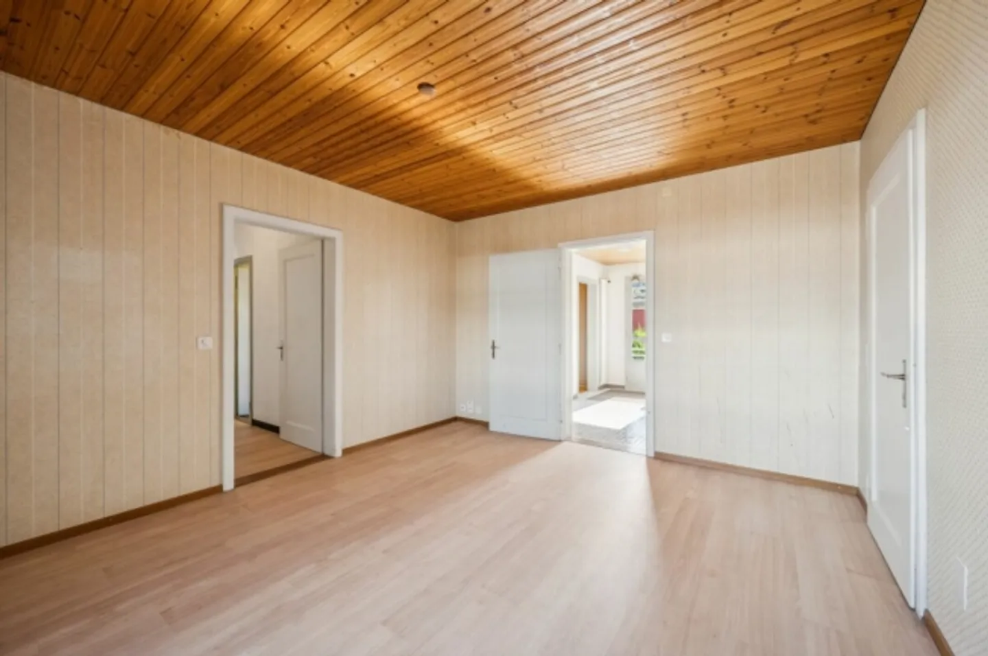 Versatile multi-family house with four residential units and numerous possibilities - Photo 6 of 13