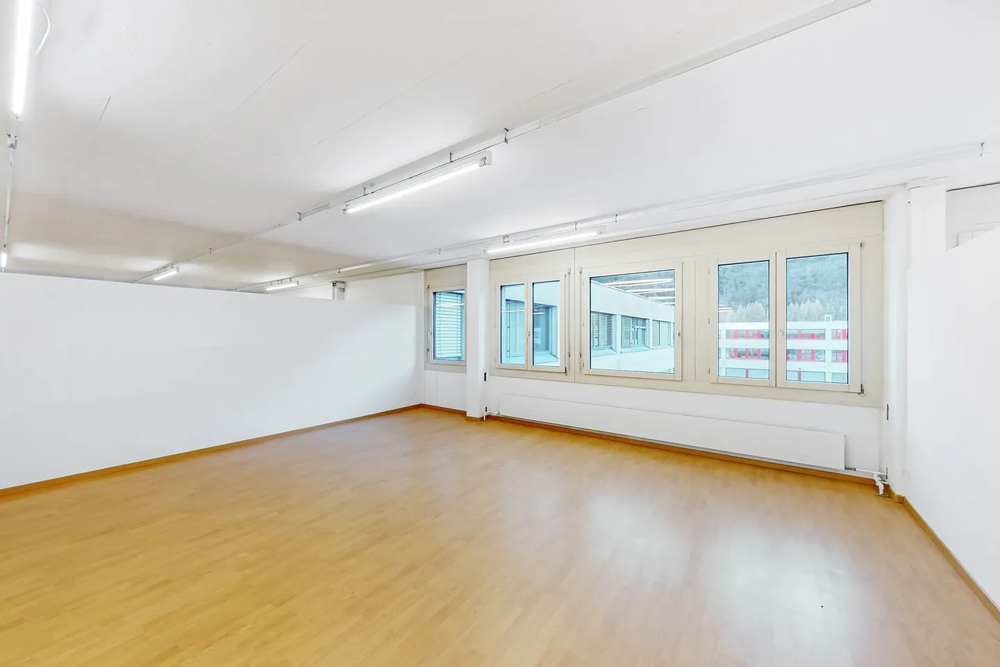 Mischgenutztes Gebäude mieten - Foto 4 von 5