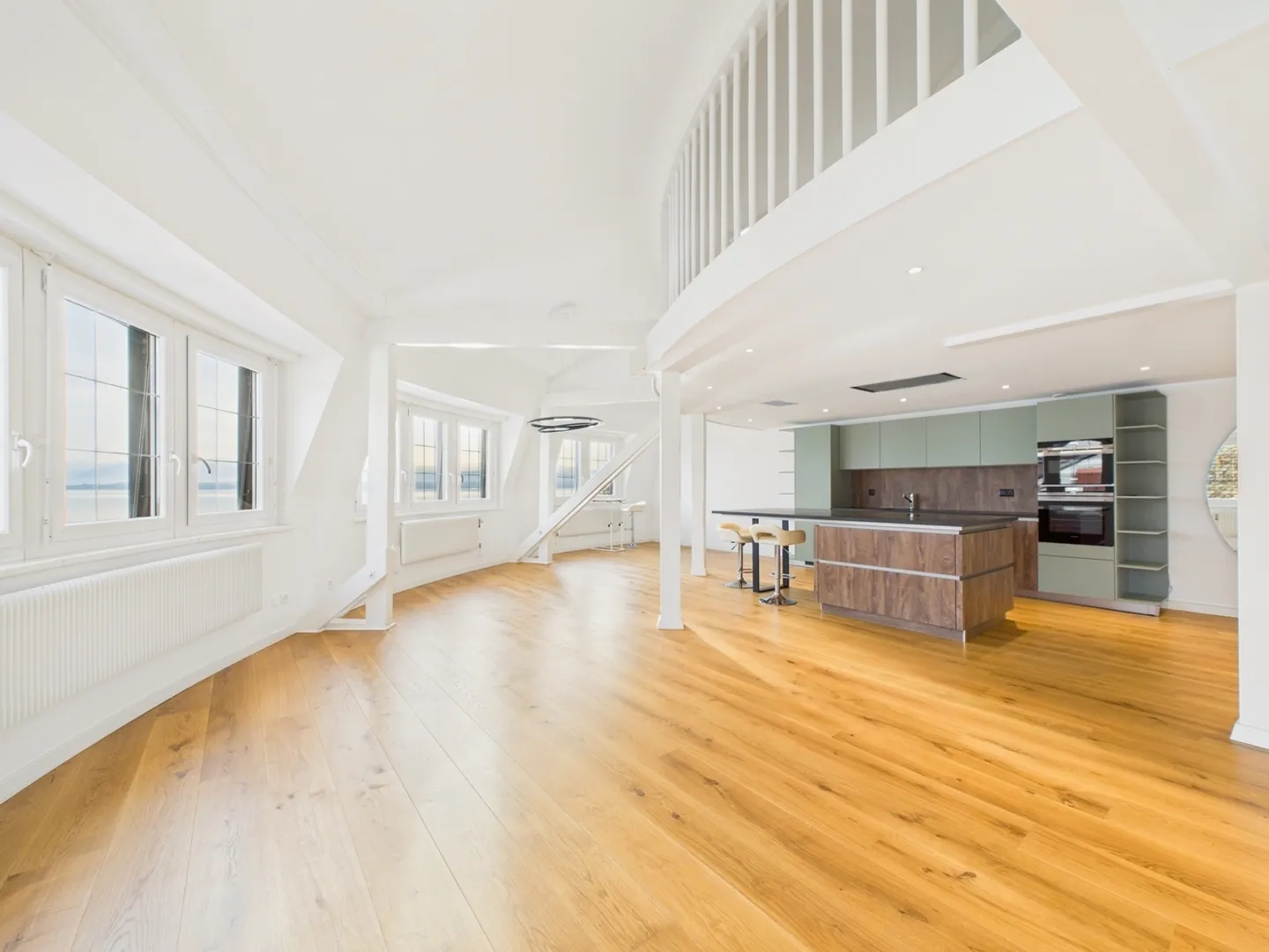 Bright and renovated duplex with lake view in the Nyon region - Photo 1 of 11