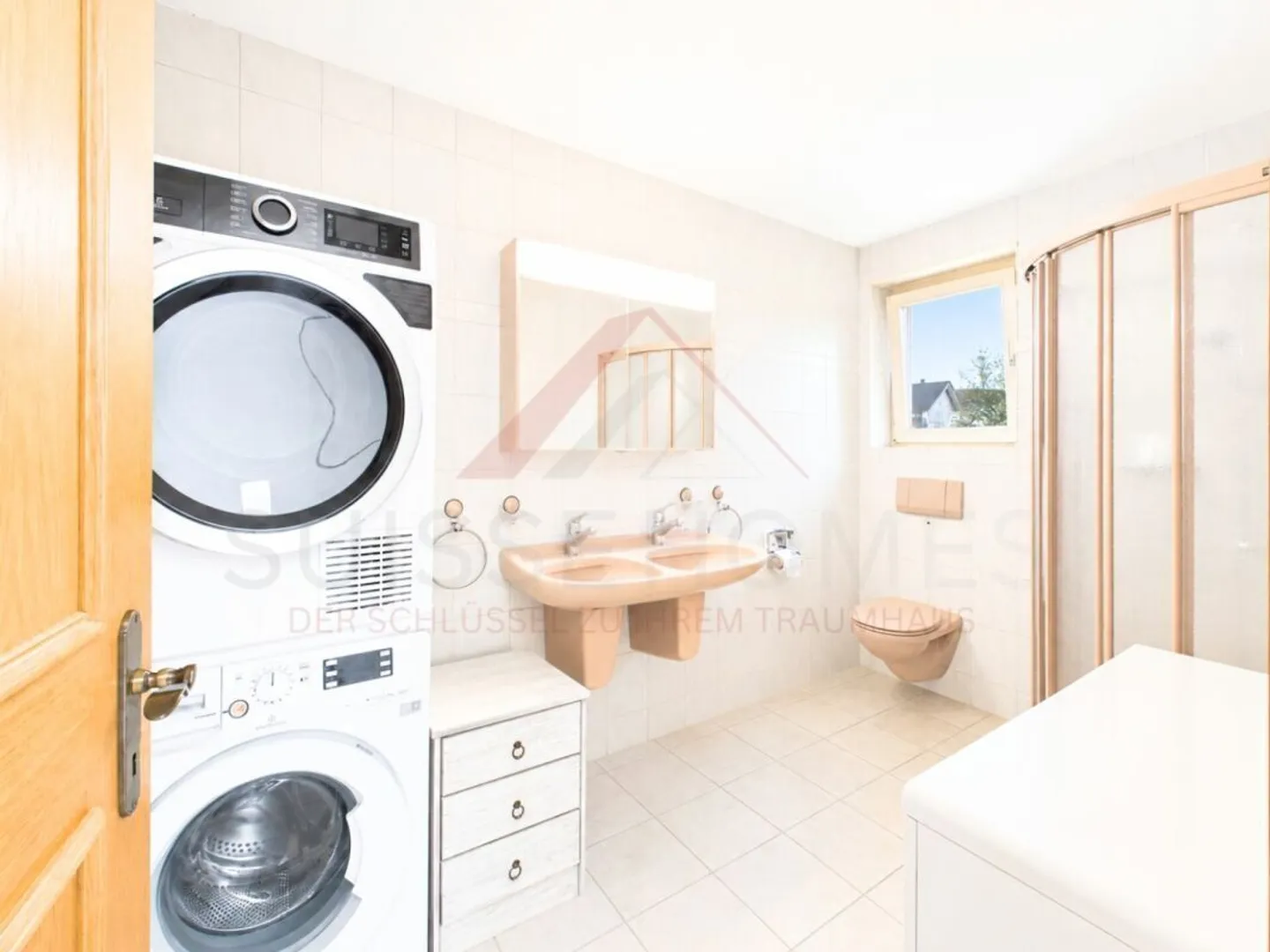 Affascinante casa unifamiliare di 7 stanze con appartamento separato e grande potenziale a Wohlen AG - Foto 10 di 14