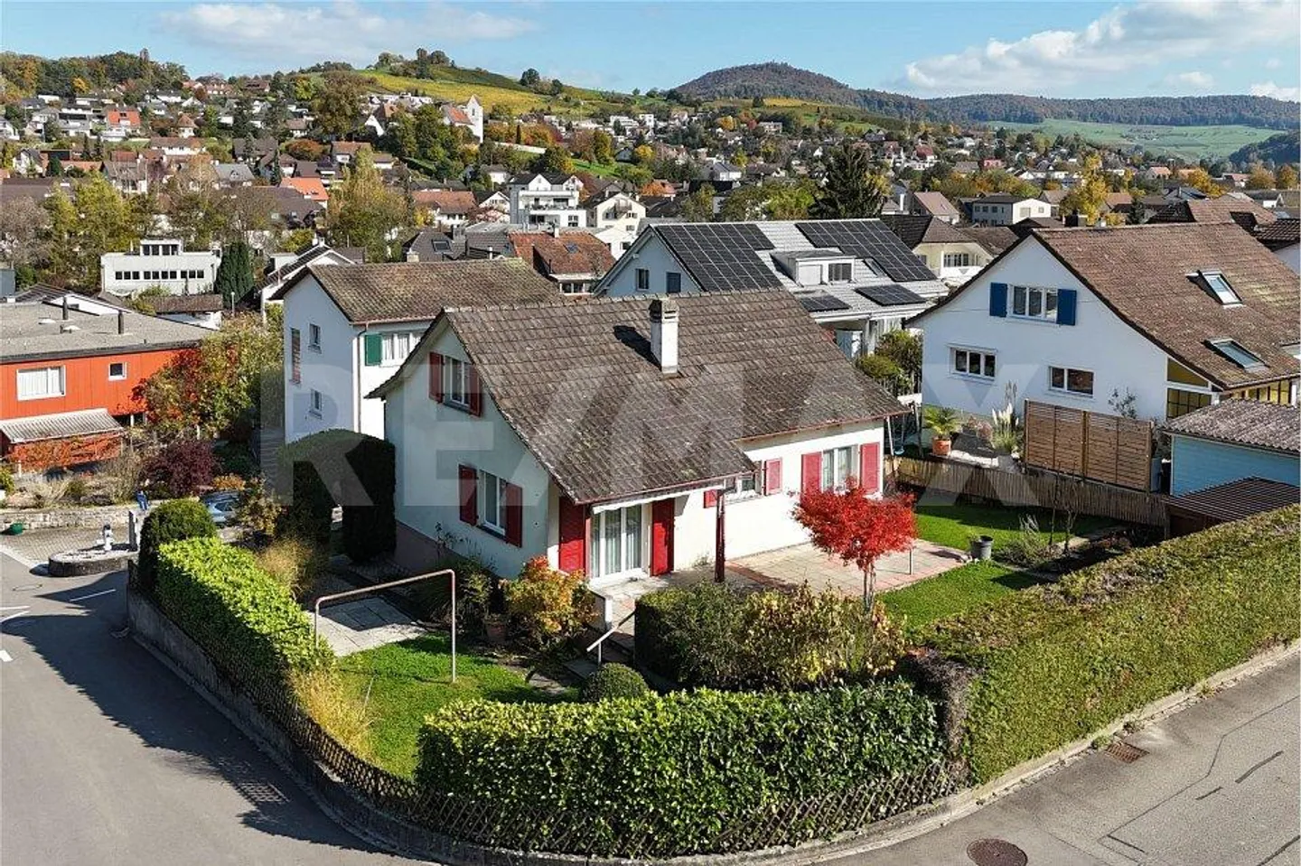 5-Zimmer-Haus - Foto 1 von 9