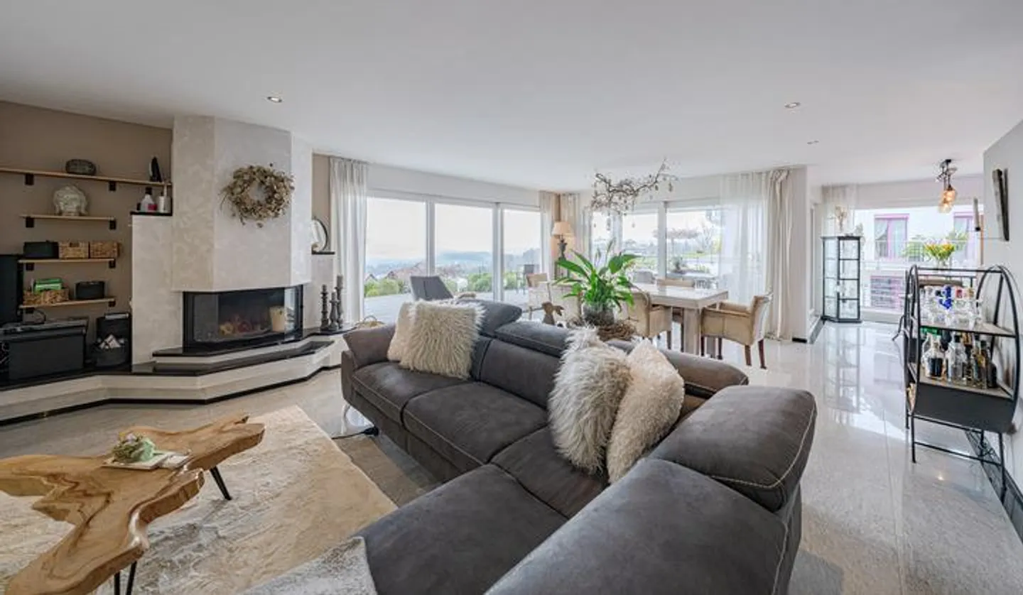 IMPRESSIVE VILLA WITH LAKE AND ALPINE VIEW - Photo 2 of 8