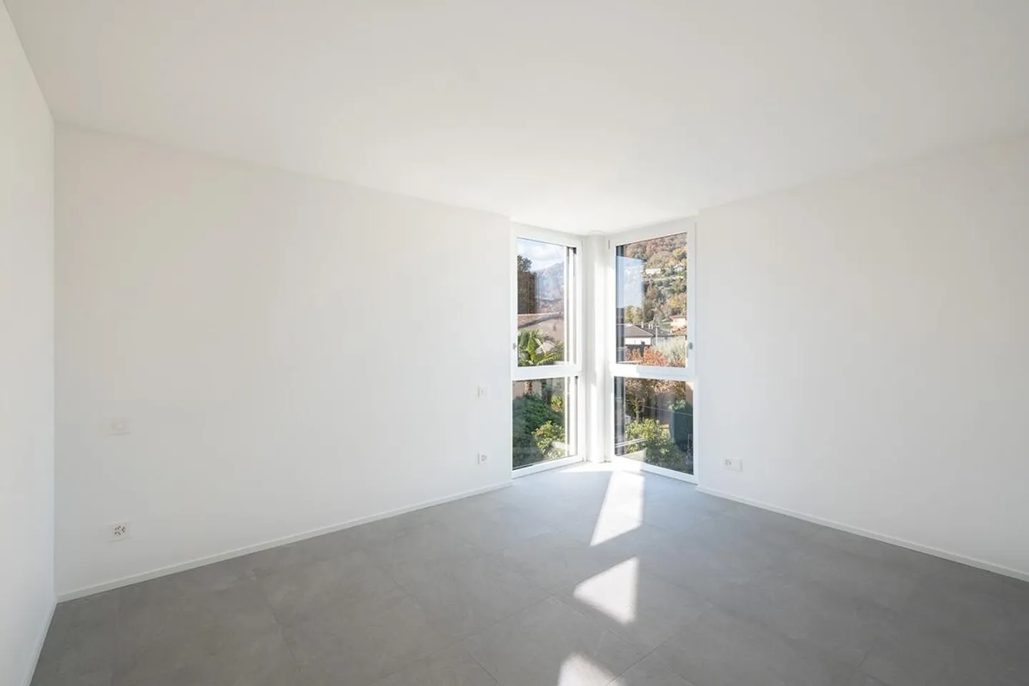 MAGLIASO - 2.5 ROOMS FOR RENT - Photo 11 of 15