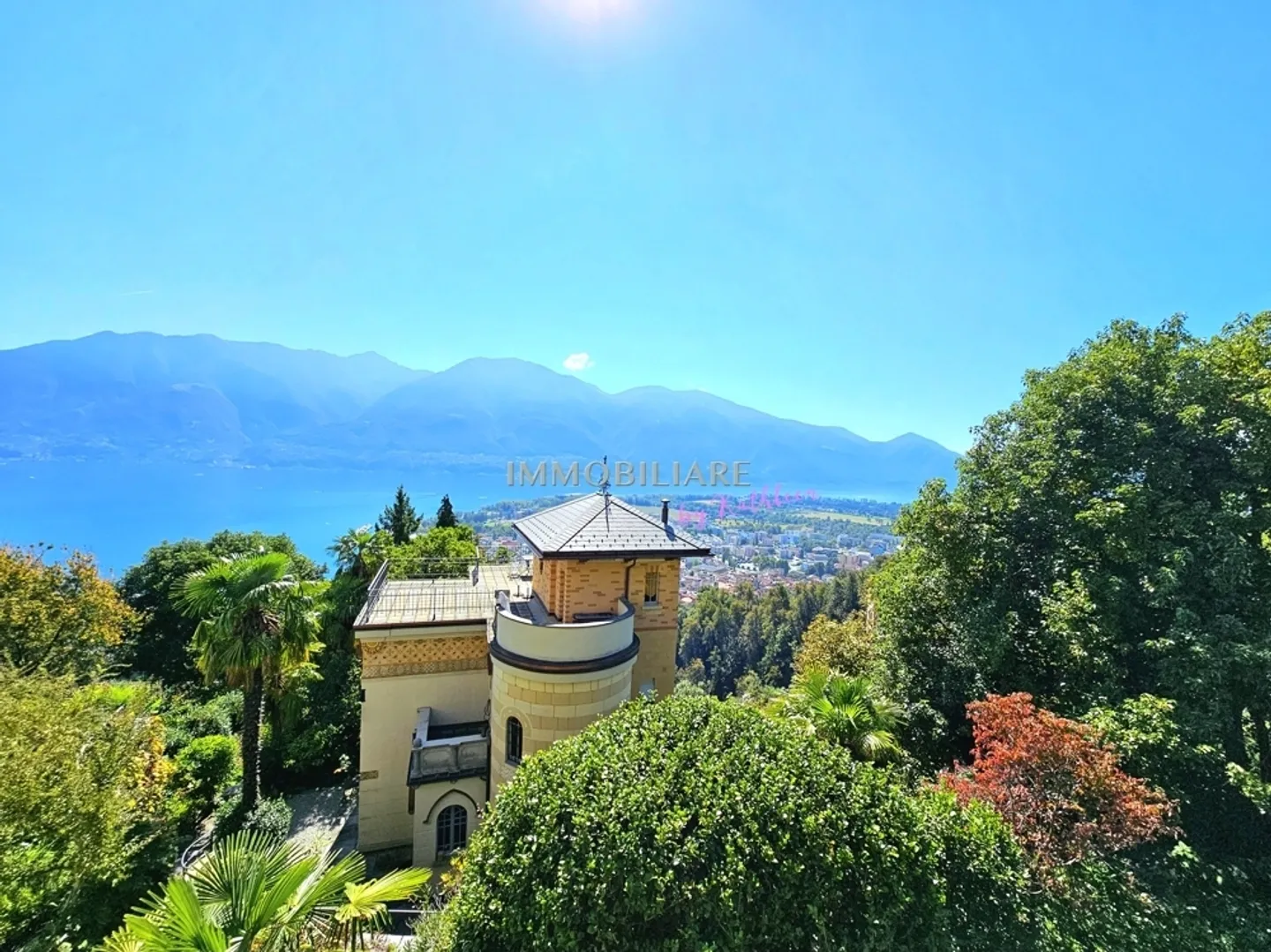 Originale Jugendstilvilla mit traumhaftem Seeblick, 2 Stellplätze - Foto 1 von 13
