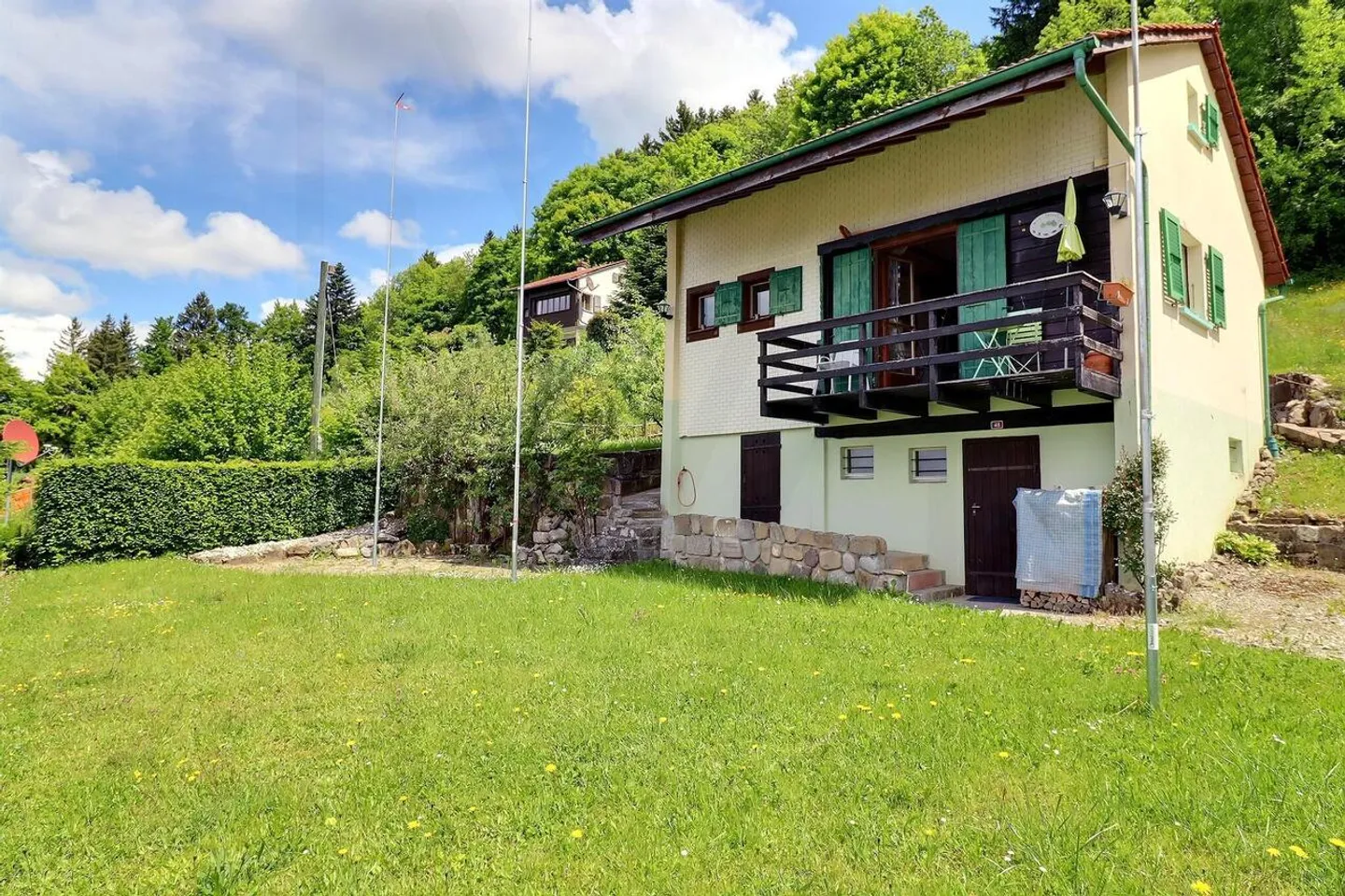 A haven of tranquility facing Lake Gruyère? Individual chalet in La Berra - Photo 2 of 13