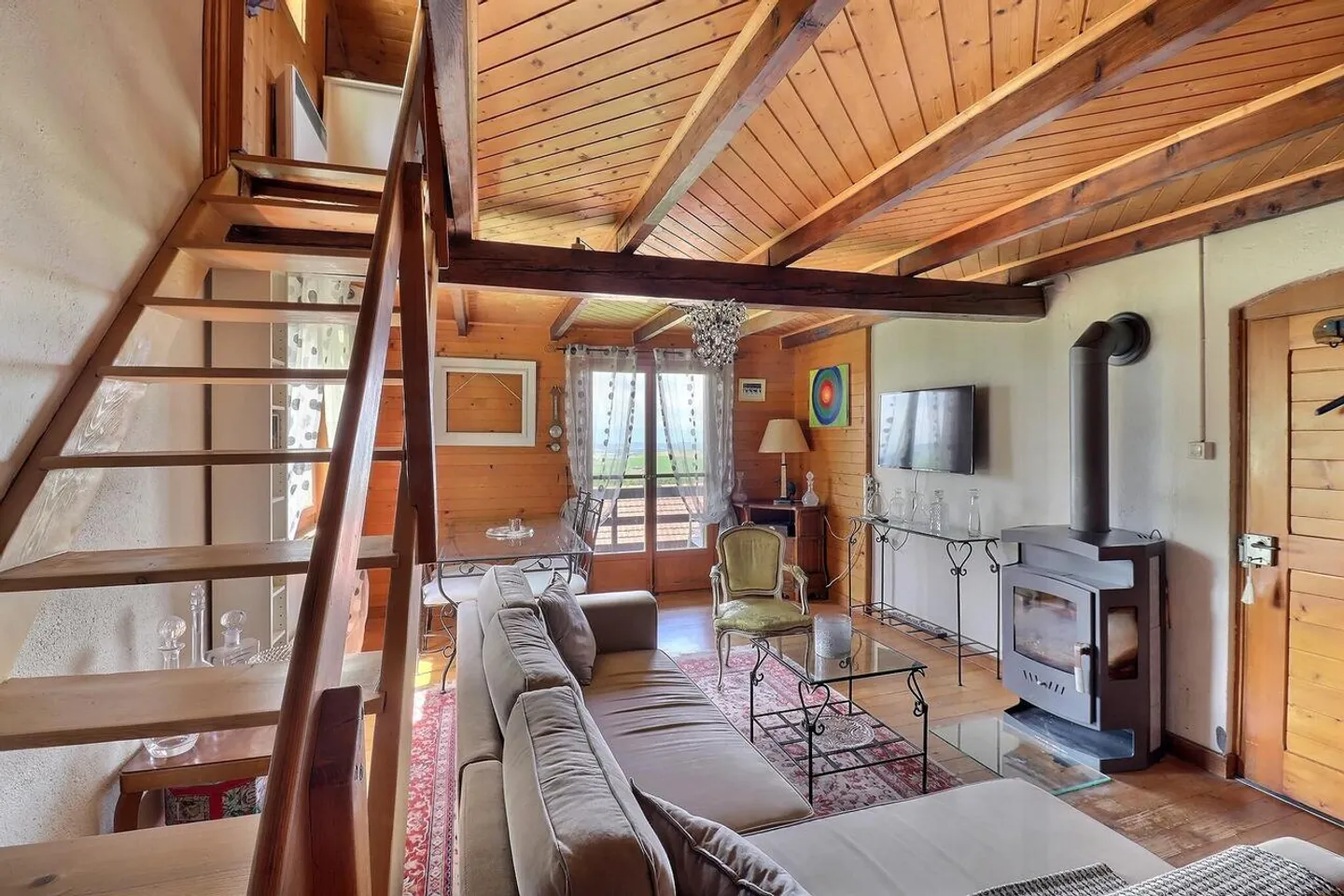A haven of tranquility facing Lake Gruyère? Individual chalet in La Berra - Photo 3 of 13