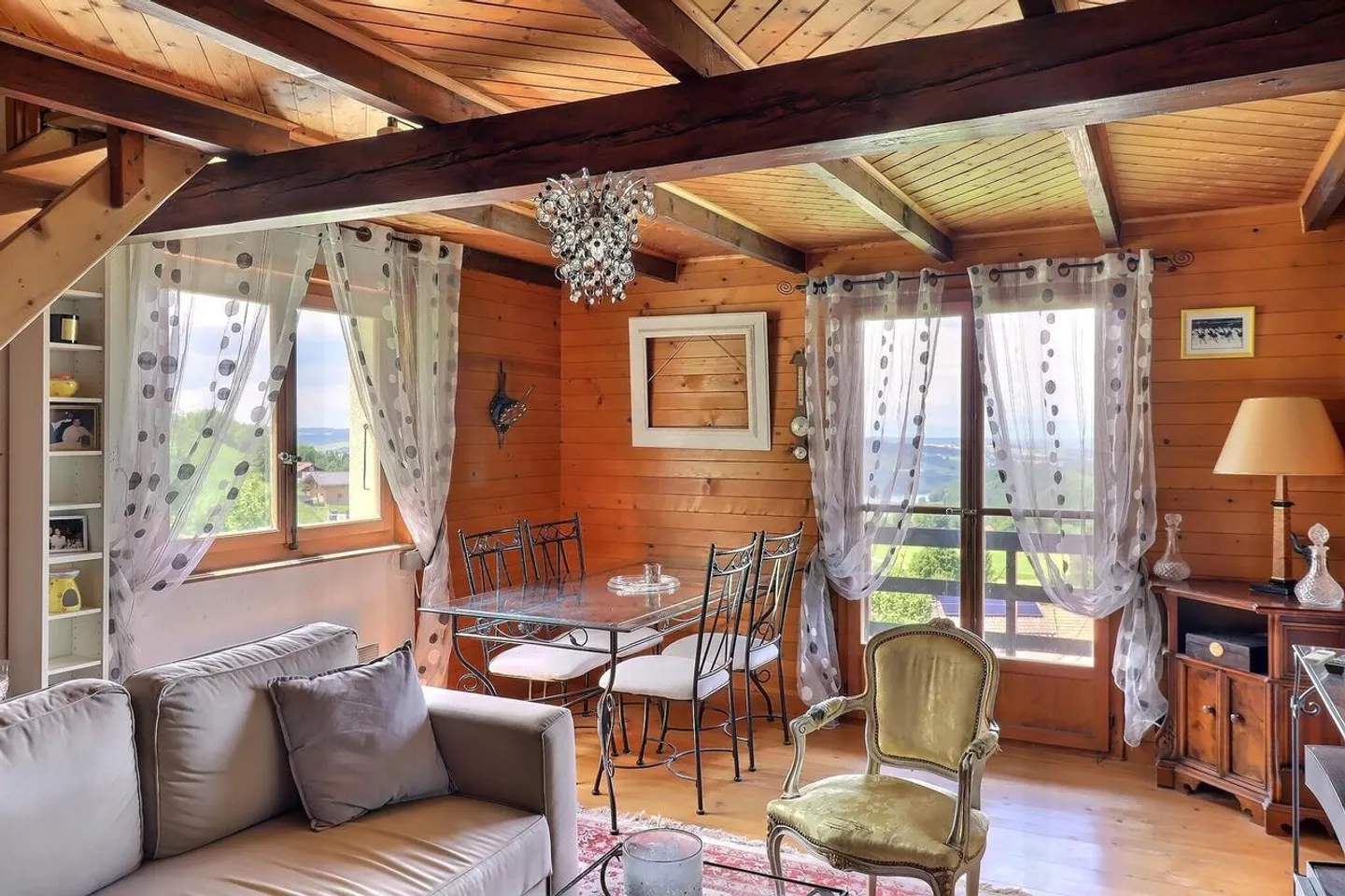 A haven of tranquility facing Lake Gruyère? Individual chalet in La Berra - Photo 4 of 13