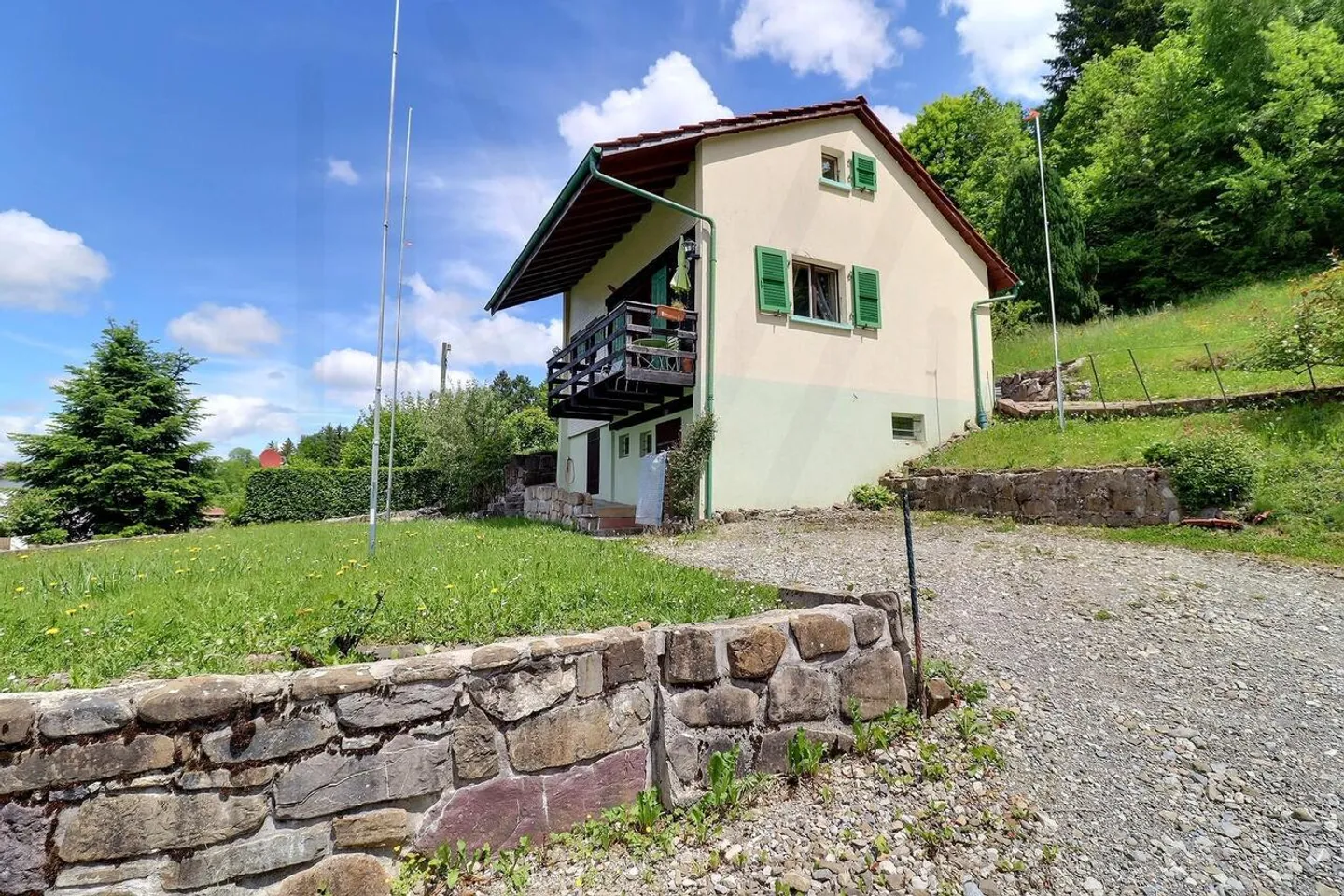 A haven of tranquility facing Lake Gruyère? Individual chalet in La Berra - Photo 8 of 13